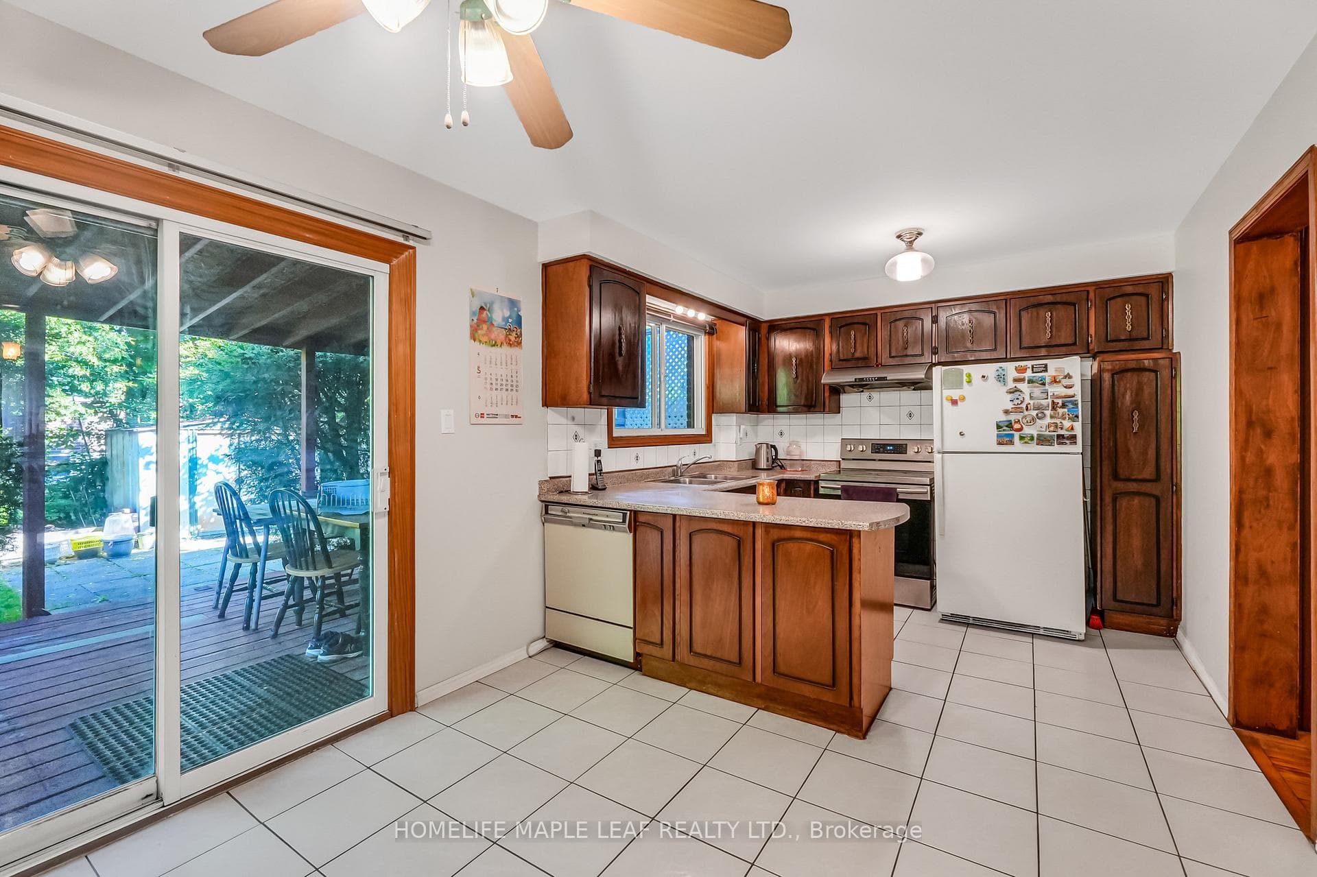 14 Manitou Crescent photo 11