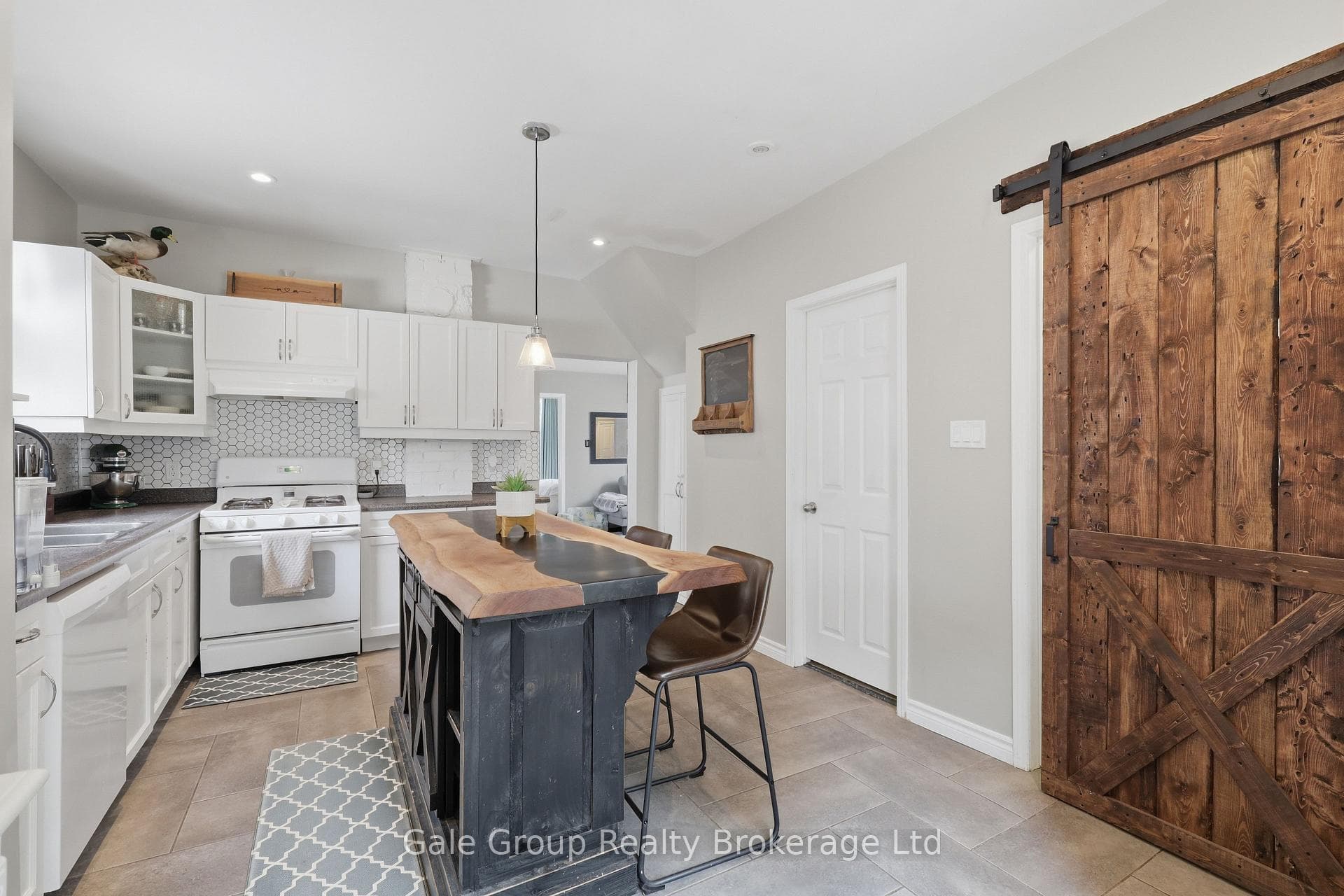 32 West Avenue photo 19