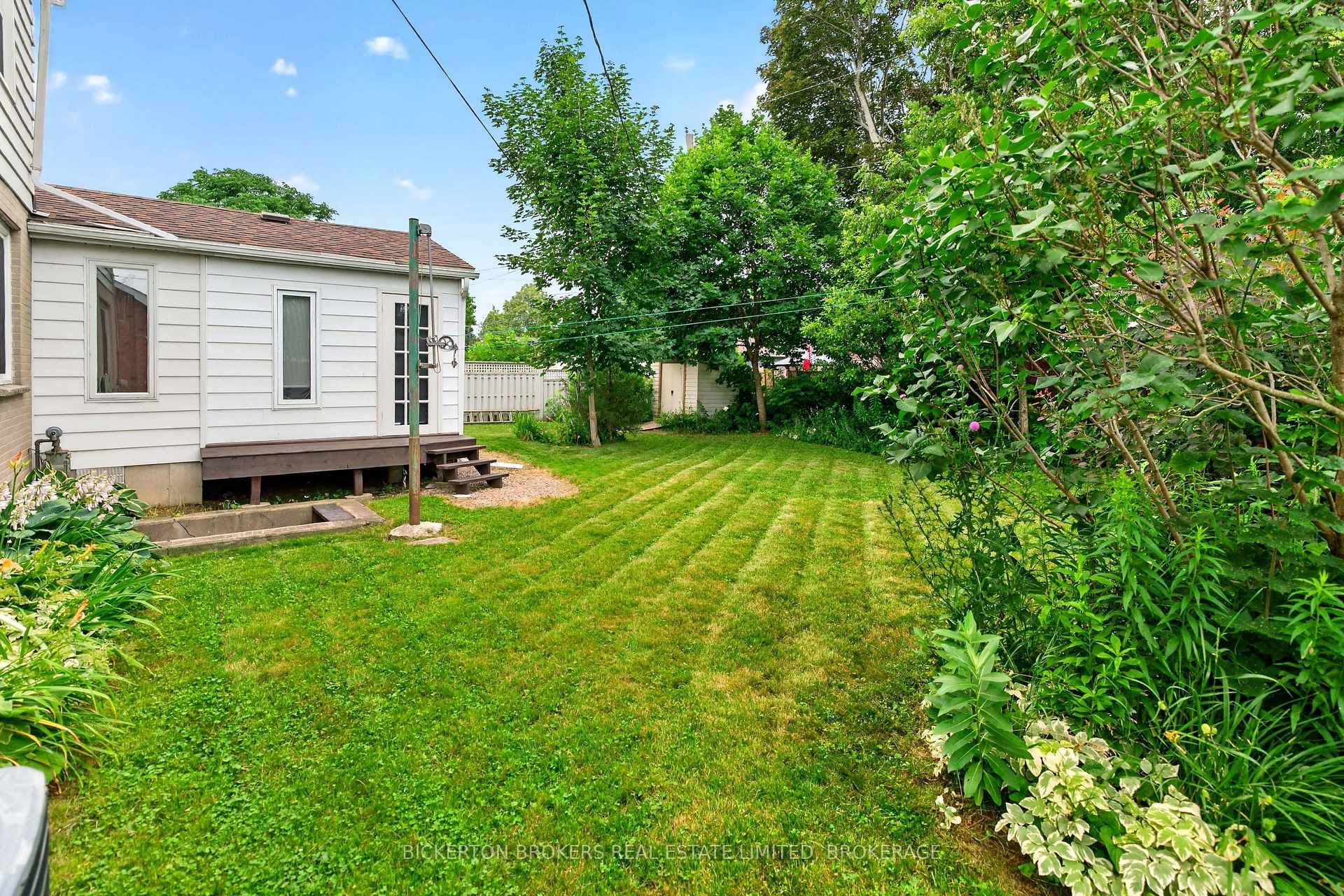 160 Elmwood Drive photo 11