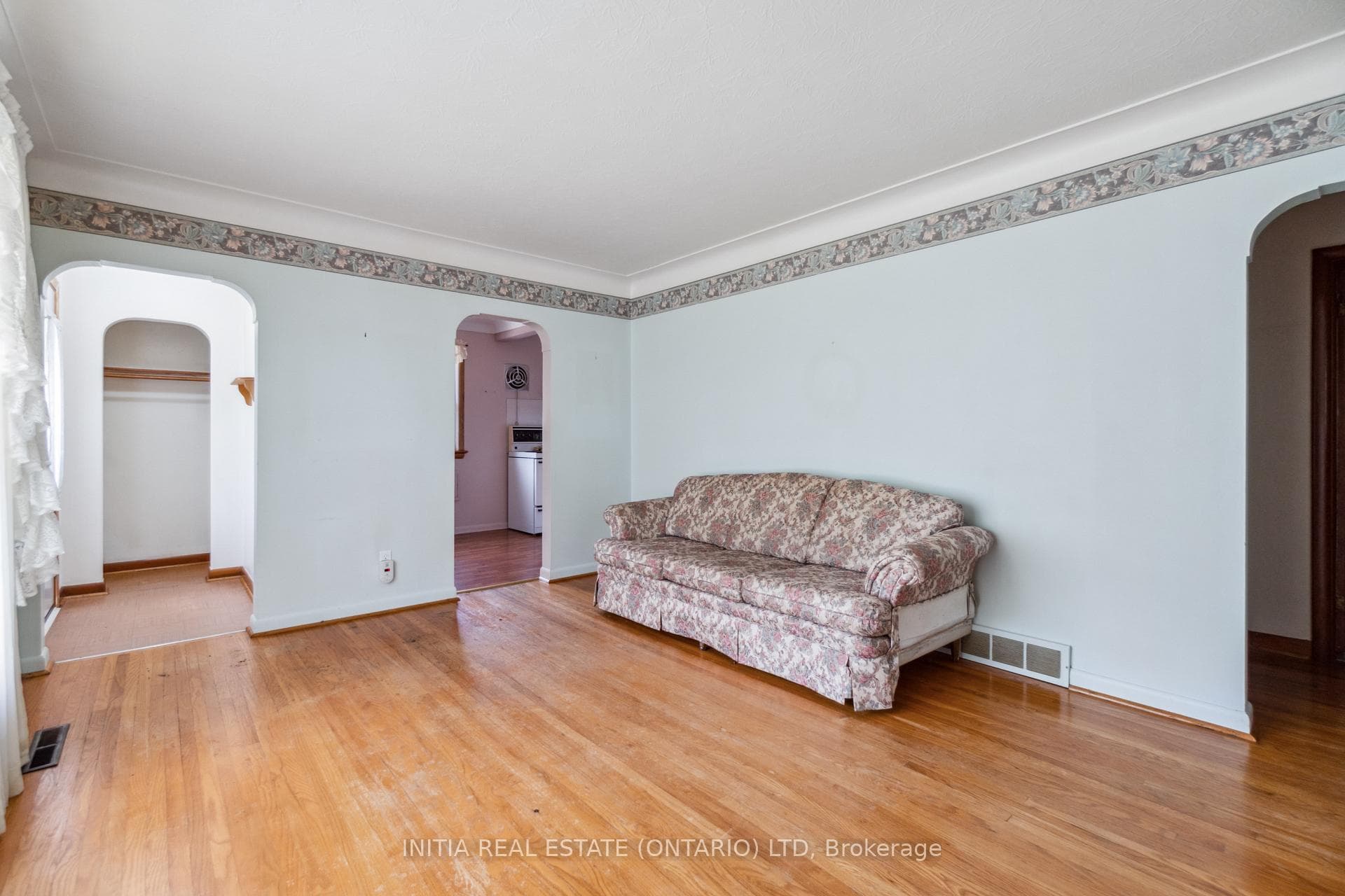 919 Beverley Road photo 9