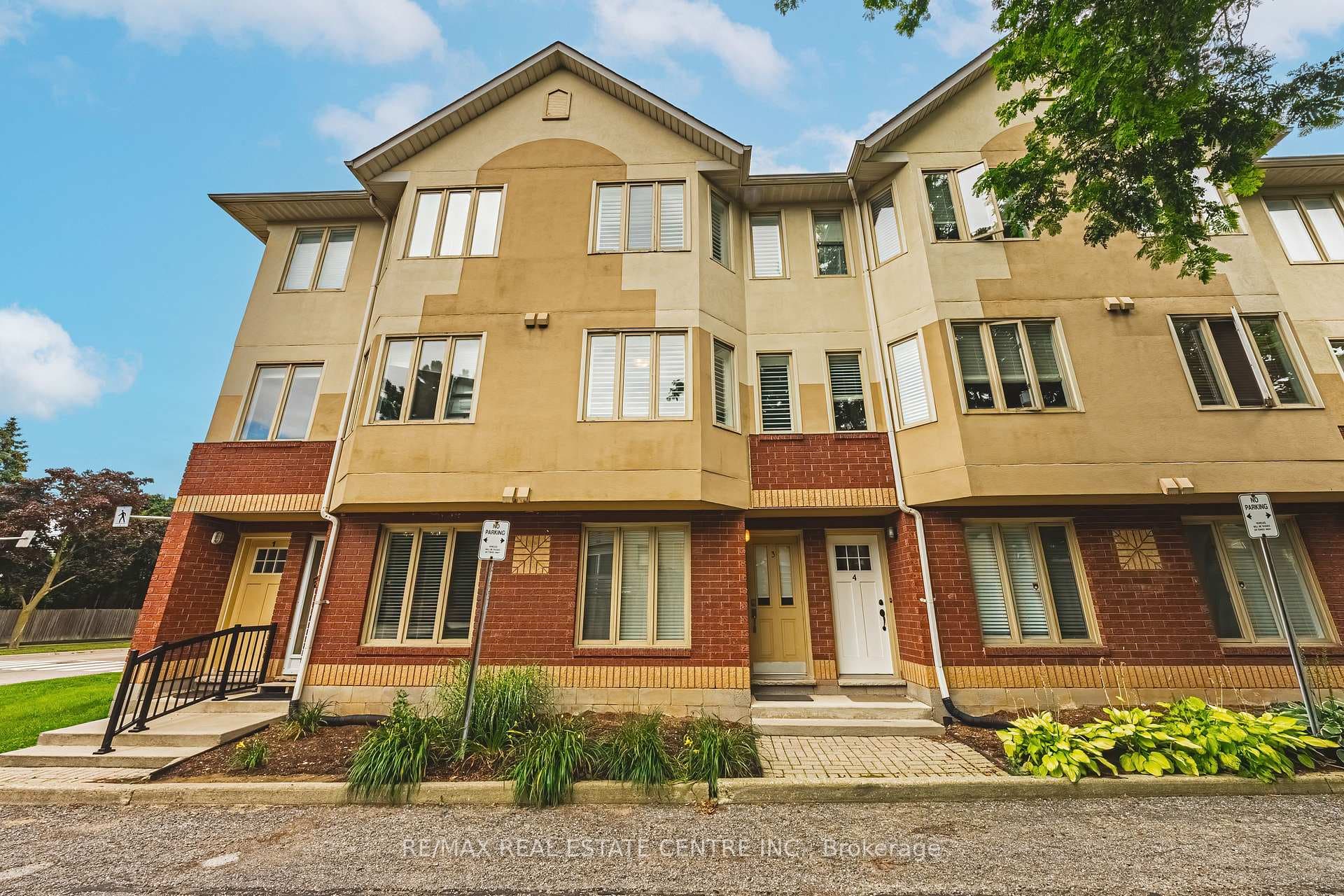 266 LIMERIDGE Road Unit 3 photo 2