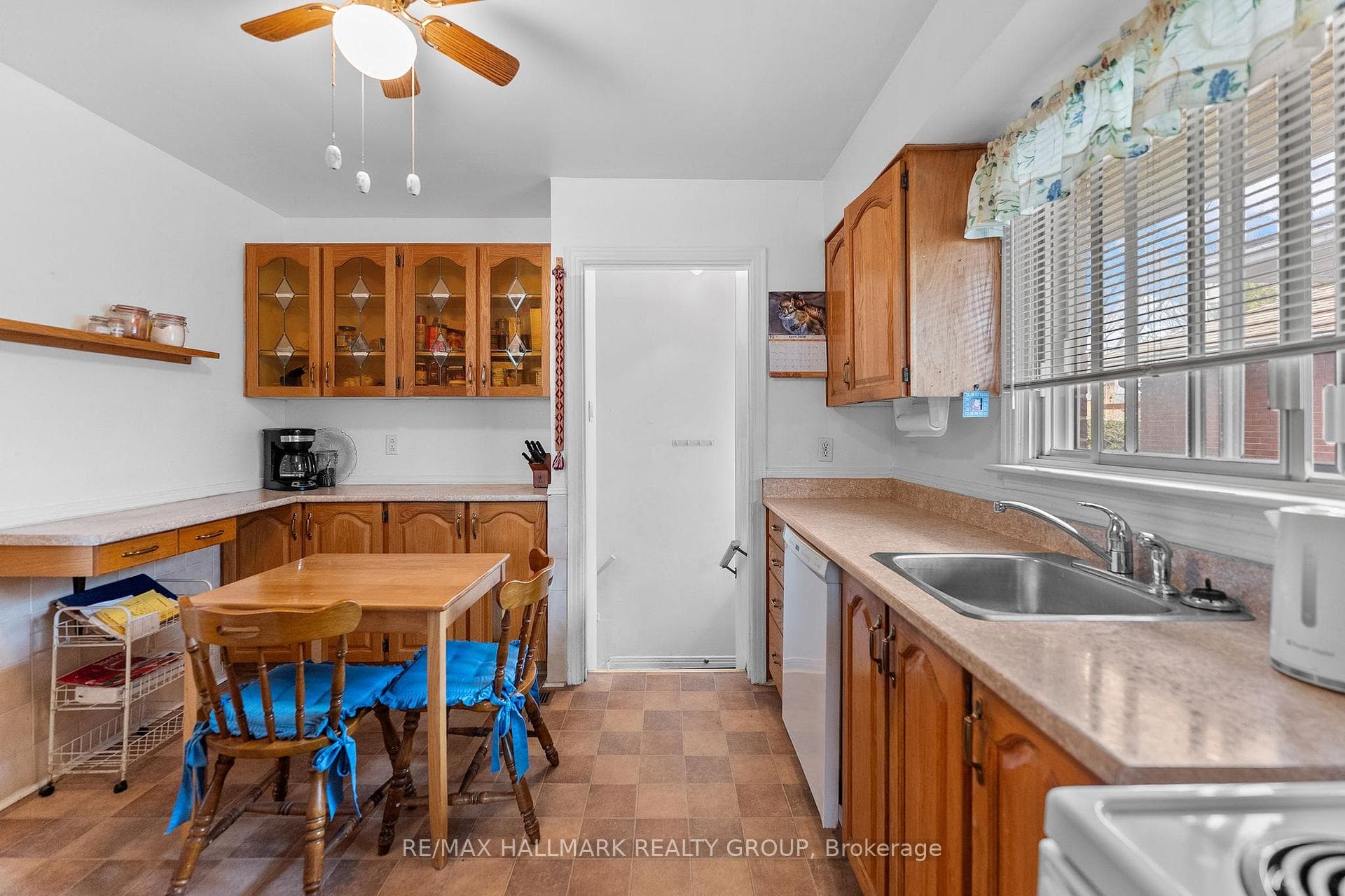2075 Neepawa Avenue photo 28