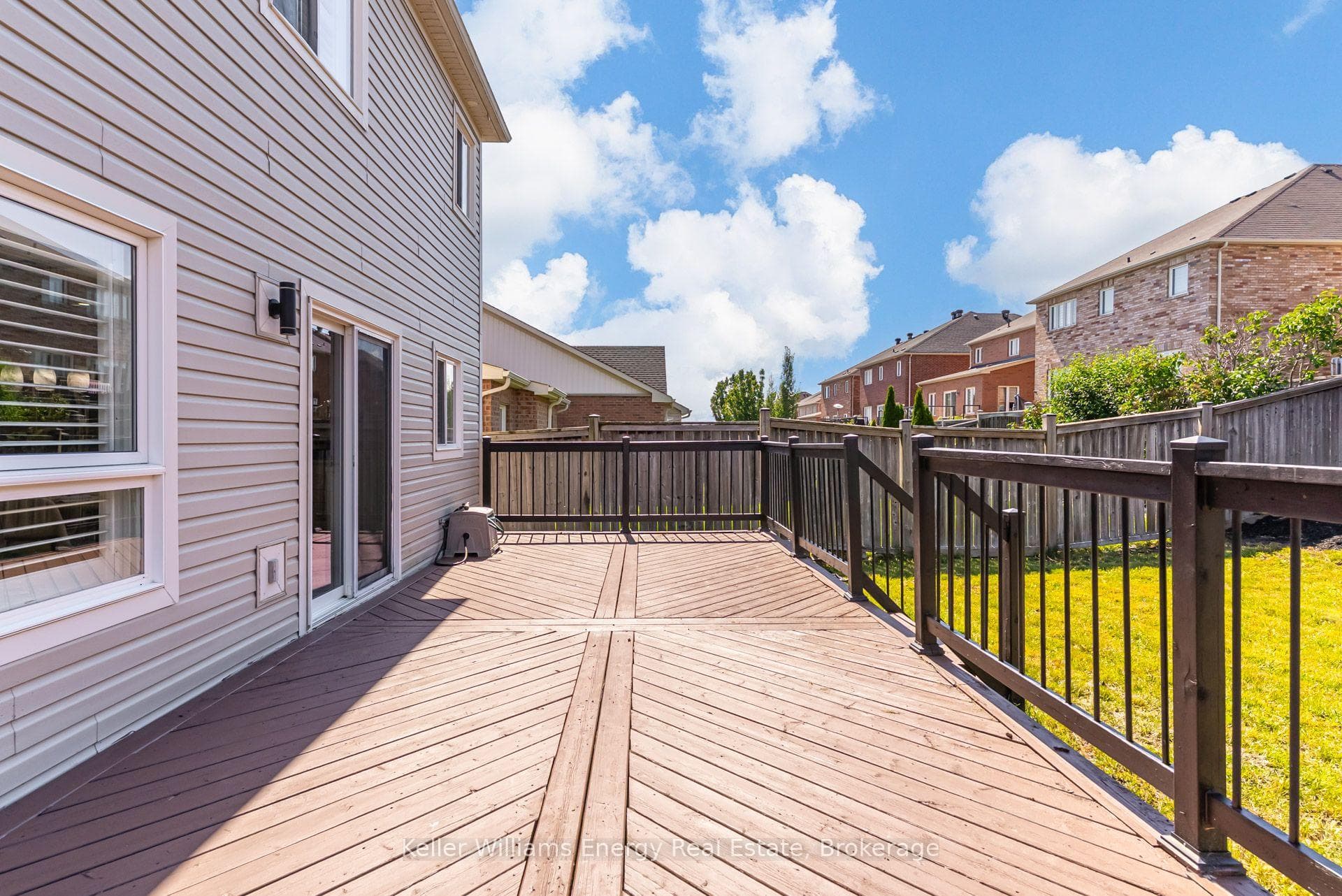 1342 Harlstone Crescent photo 42