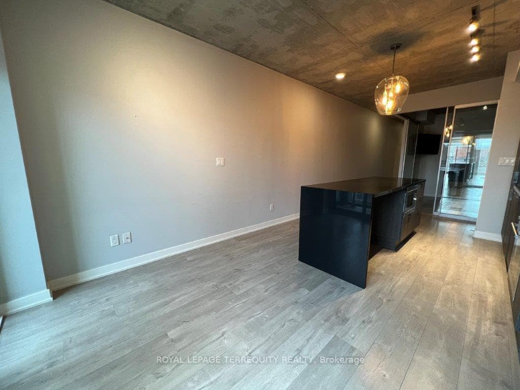 109 Ossington Avenue Unit 308 photo 9