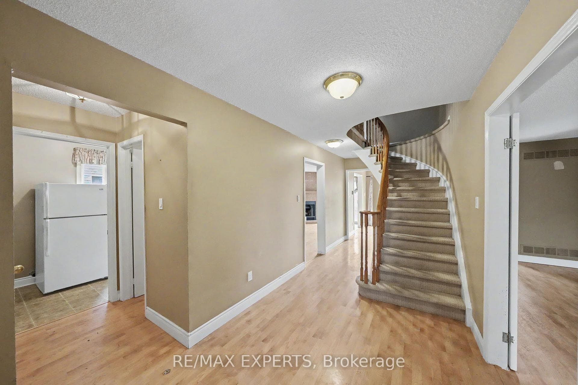 45 Blair Crescent photo 3