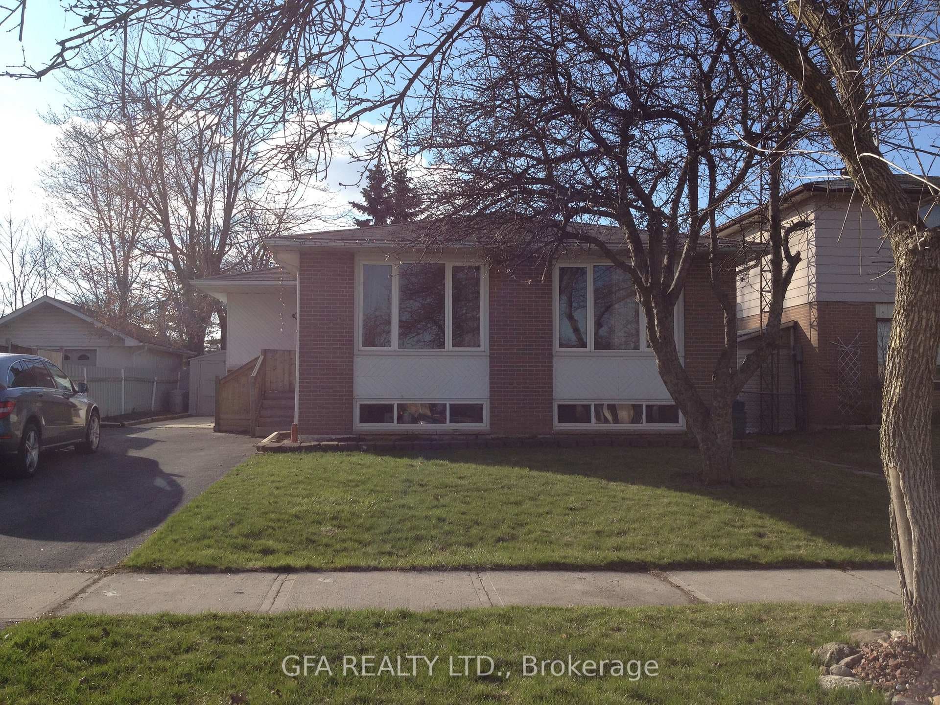 30 Reigate Avenue photo 1