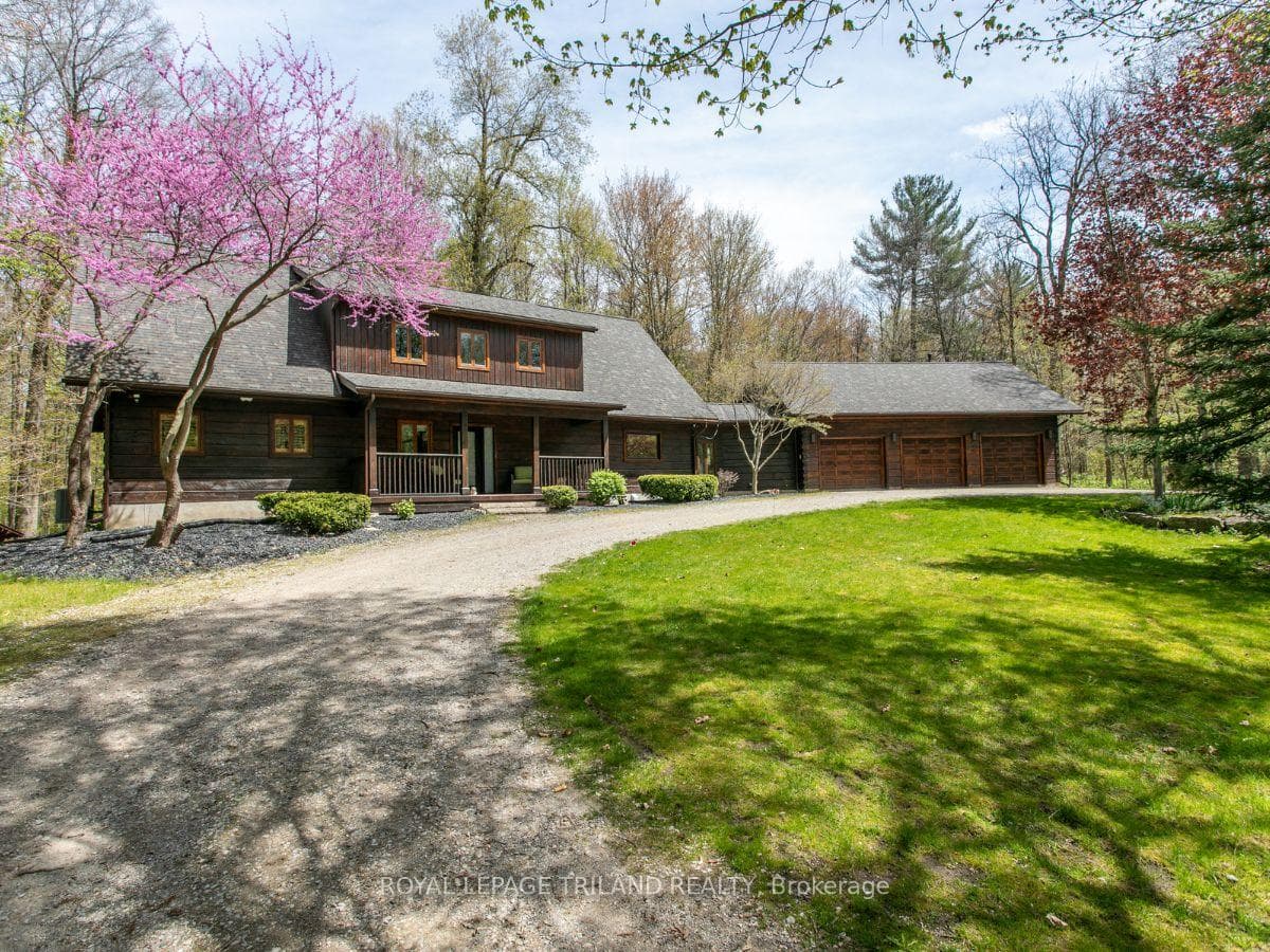 2056 Mockingbird Street photo 1