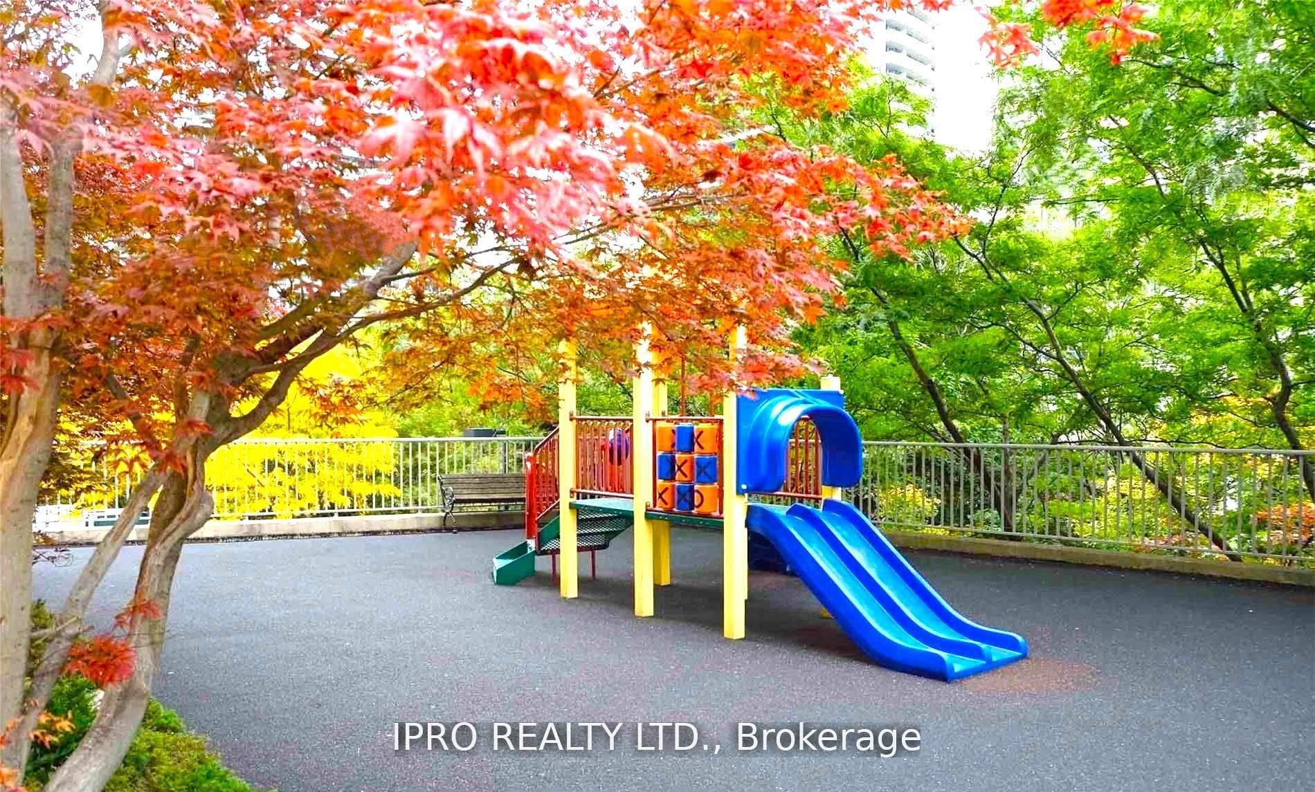 156 Enfield Place Unit 2212 photo 32