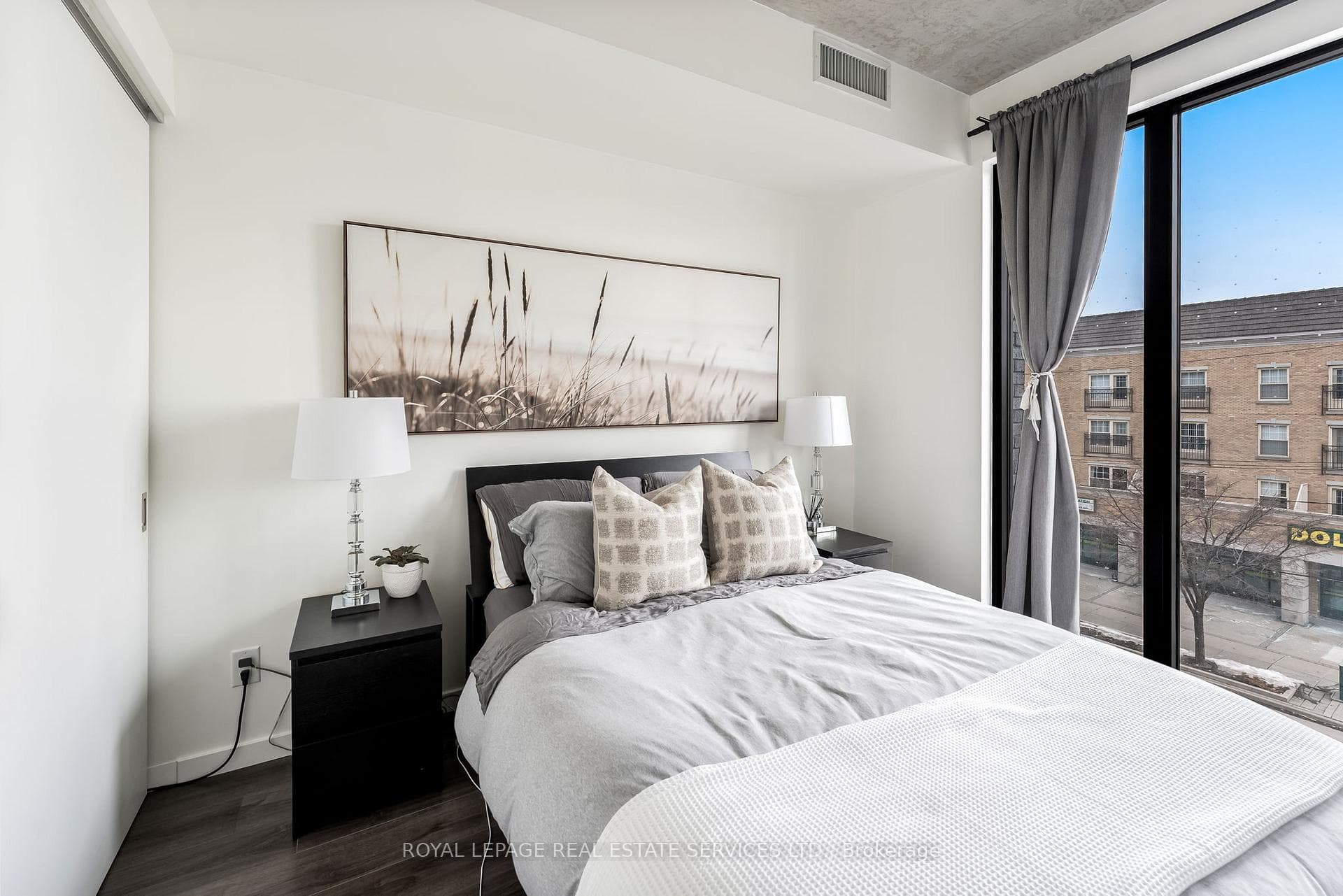 7 Smith Crescent Unit 310 photo 17