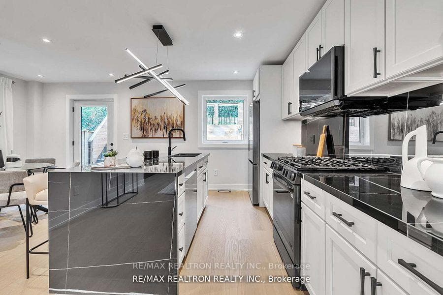 254 Hastings Avenue photo 10