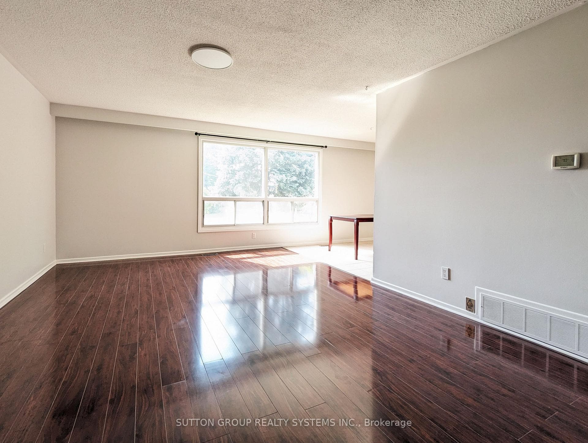 211 Slater Crescent Unit Upper photo 1
