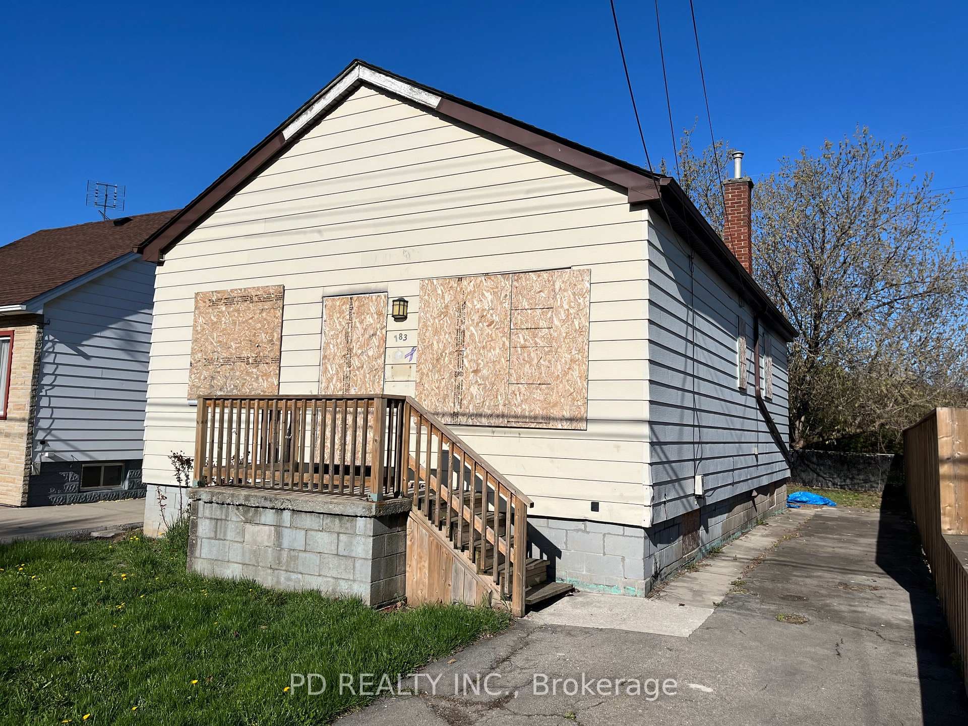 183 Normanhurst Avenue photo 4