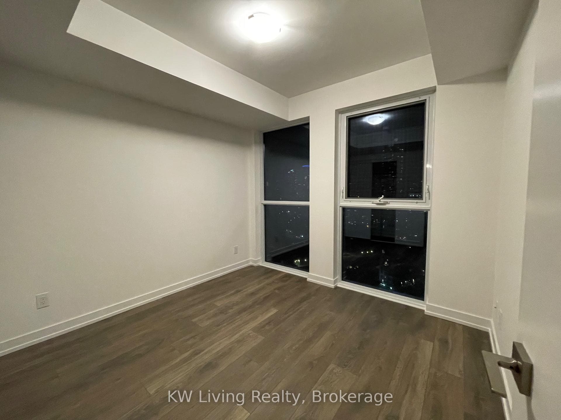 159 Wellesley Street Unit 2102 photo 9