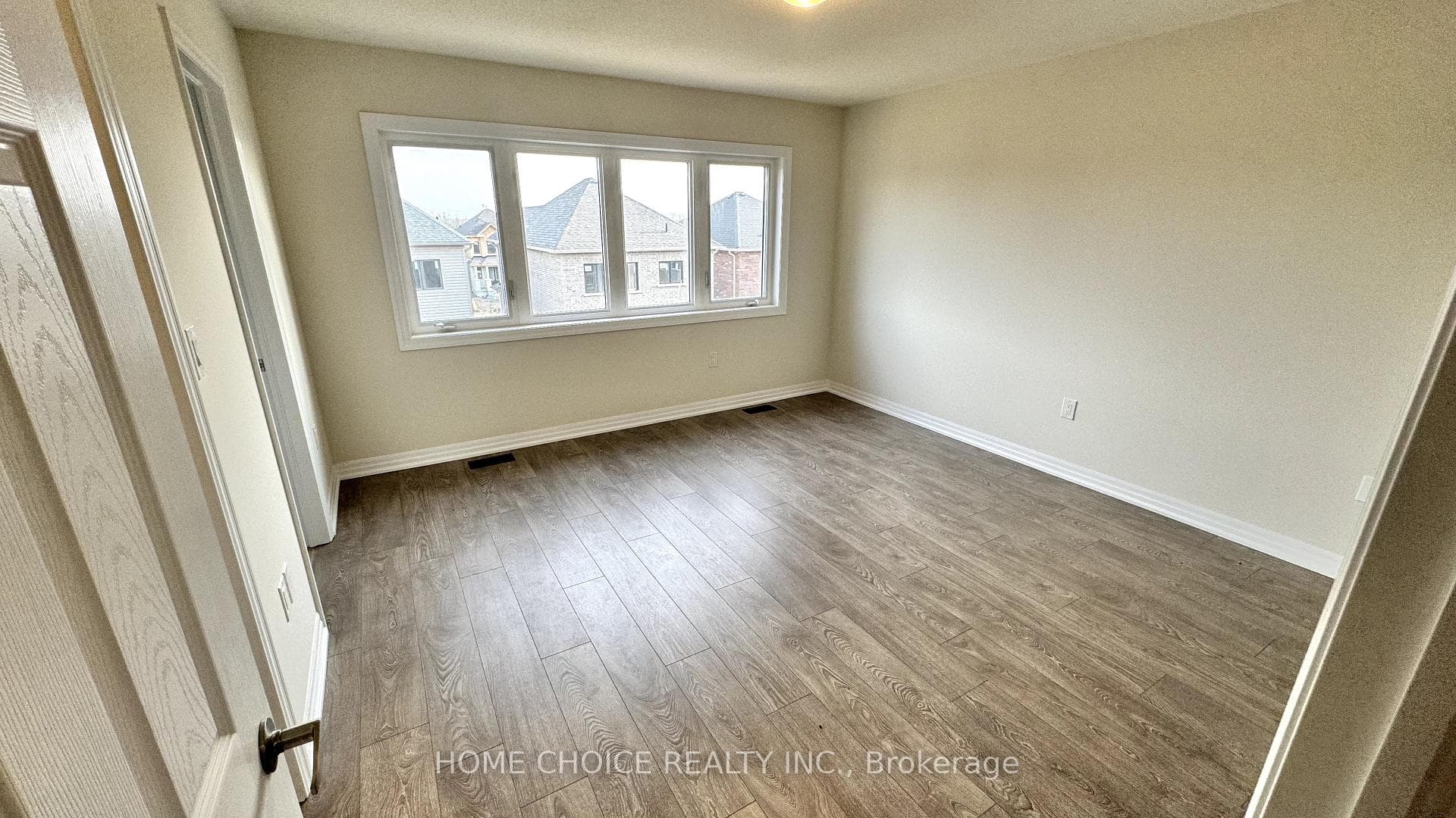 39 Northrop Avenue photo 11