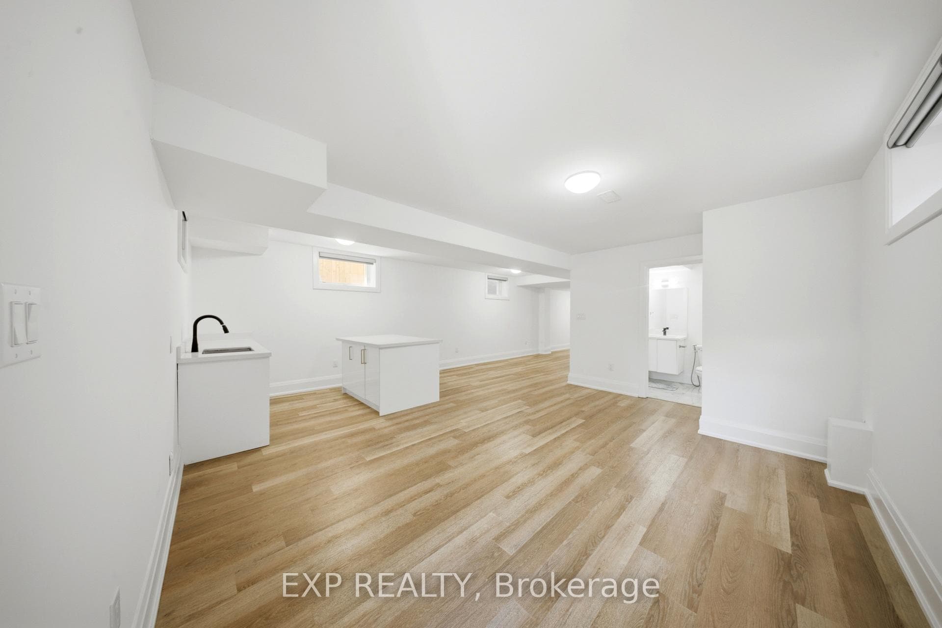 83 Kalmar Avenue photo 38