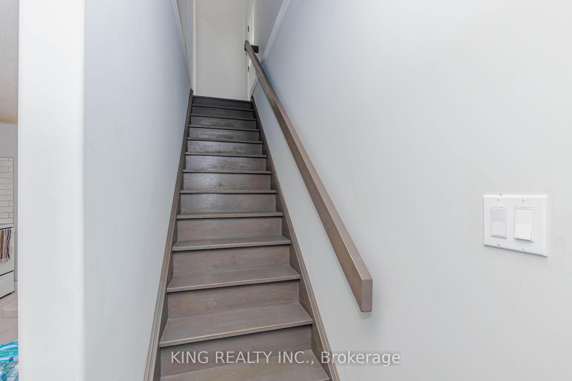 584 Chelton Road photo 37
