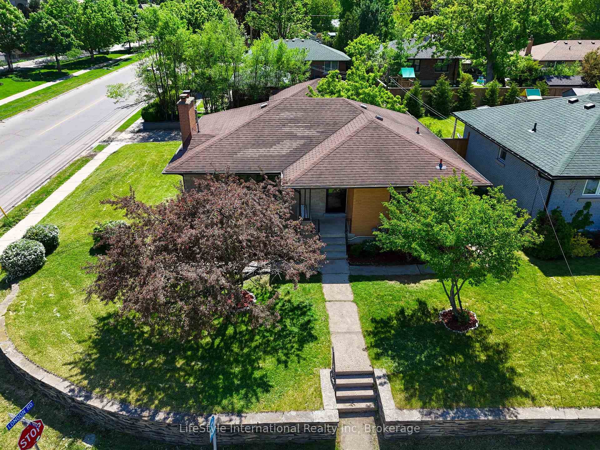 2 Westmount Road photo 1