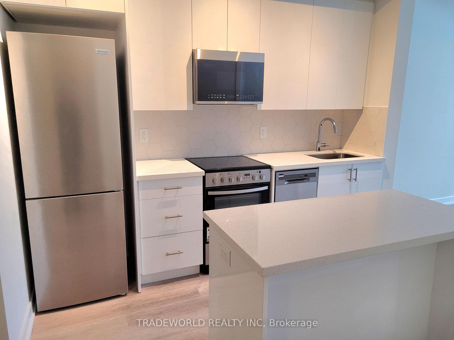15 Ellerslie Avenue Unit 601 photo 3