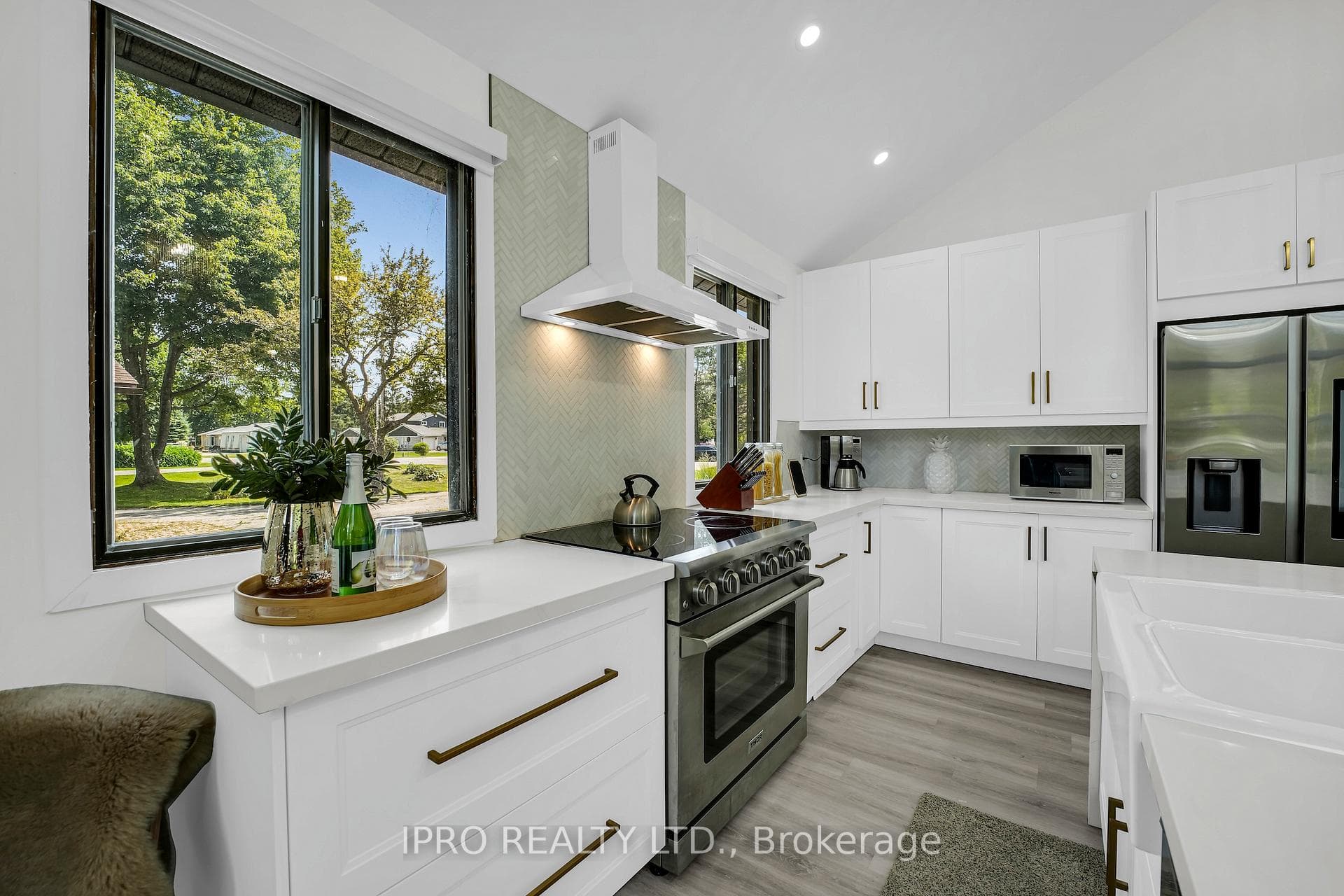 49 Poplar Crescent photo 6