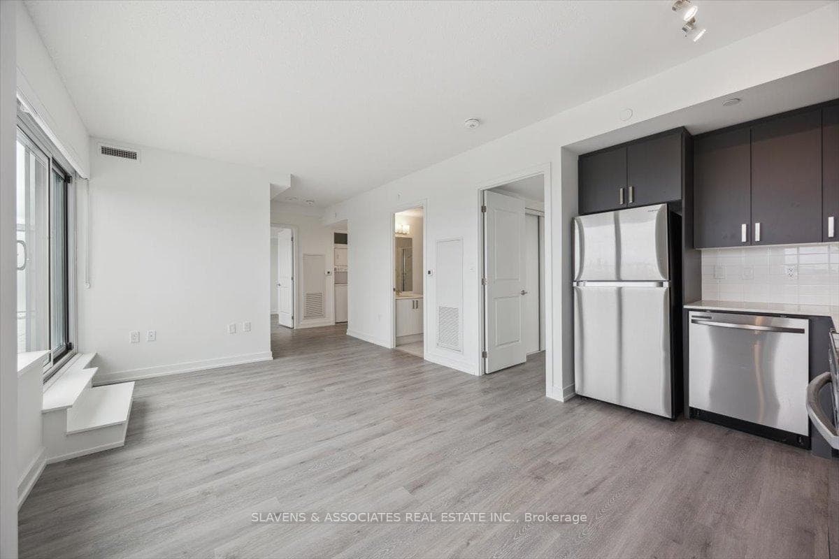 556 Marlee Avenue Unit 911 photo 9