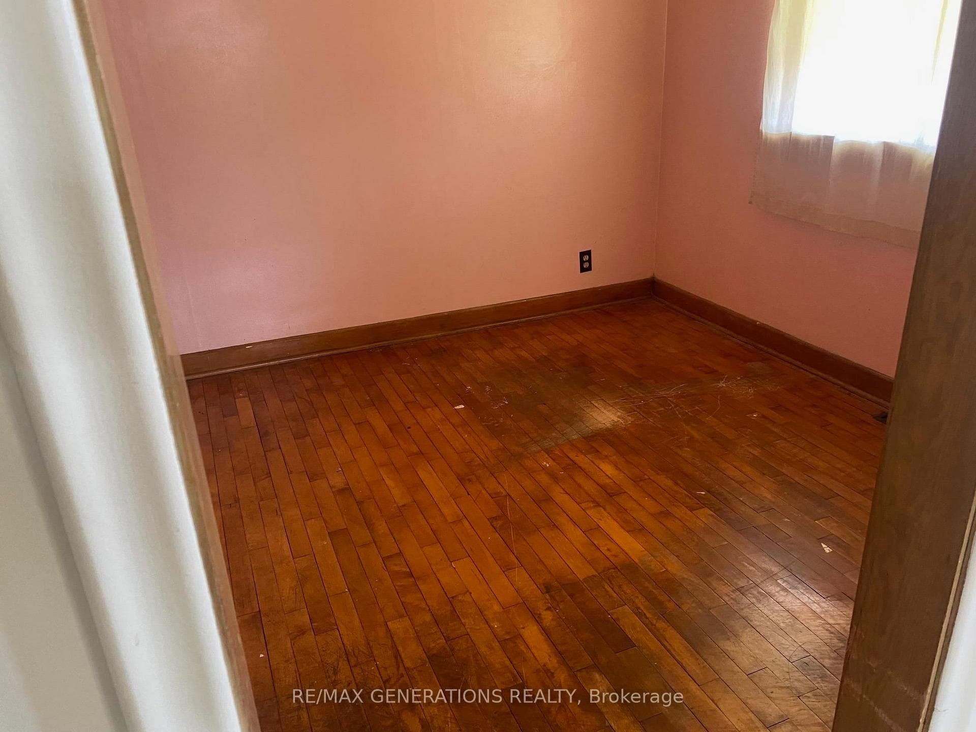 923 McIntosh Street photo 5
