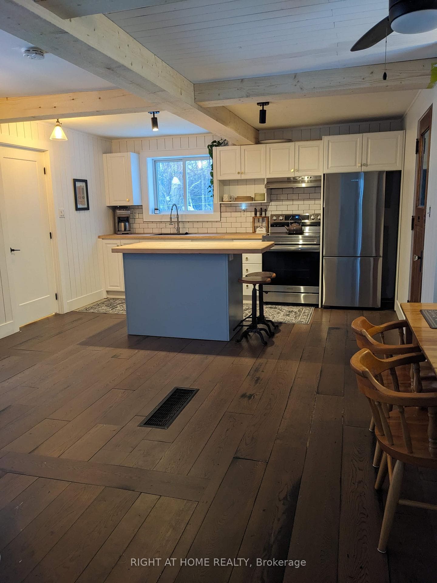 Kitchen with breakfast bar island