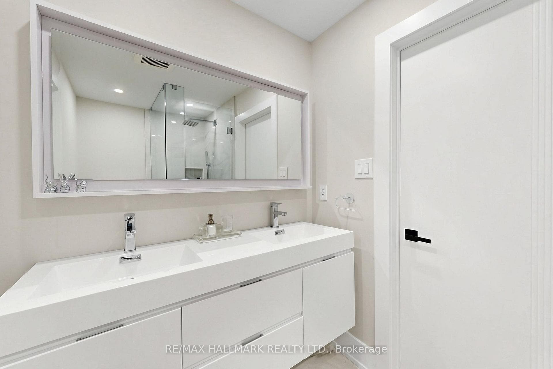 63 Willett Crescent photo 23