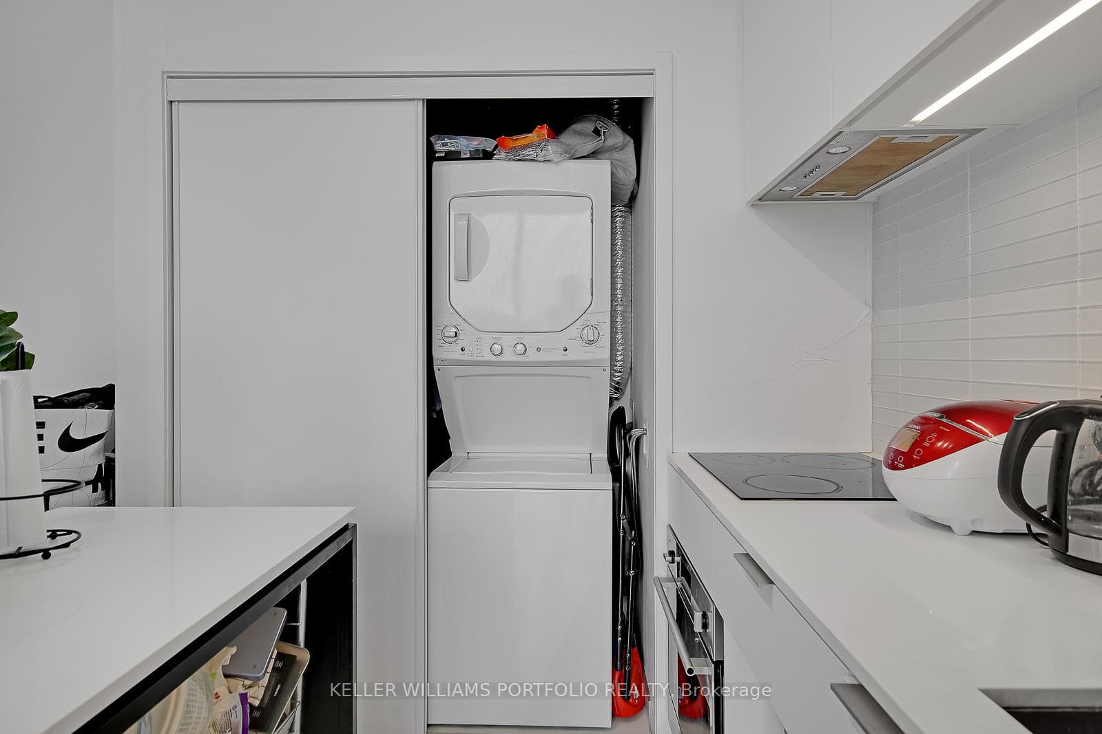 33 Helendale Avenue Unit 418 photo 16