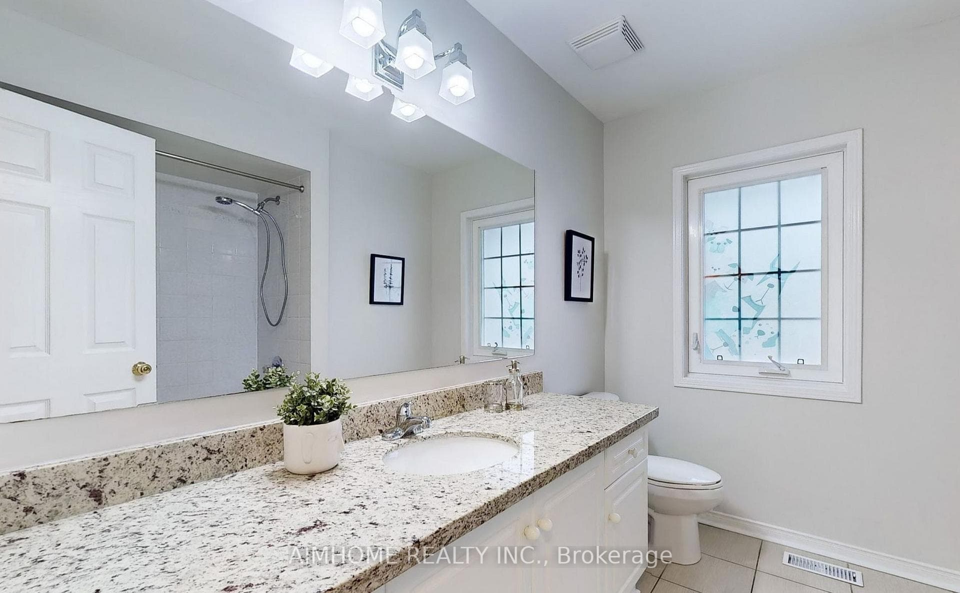 36 MEADOWGRASS Crescent photo 11