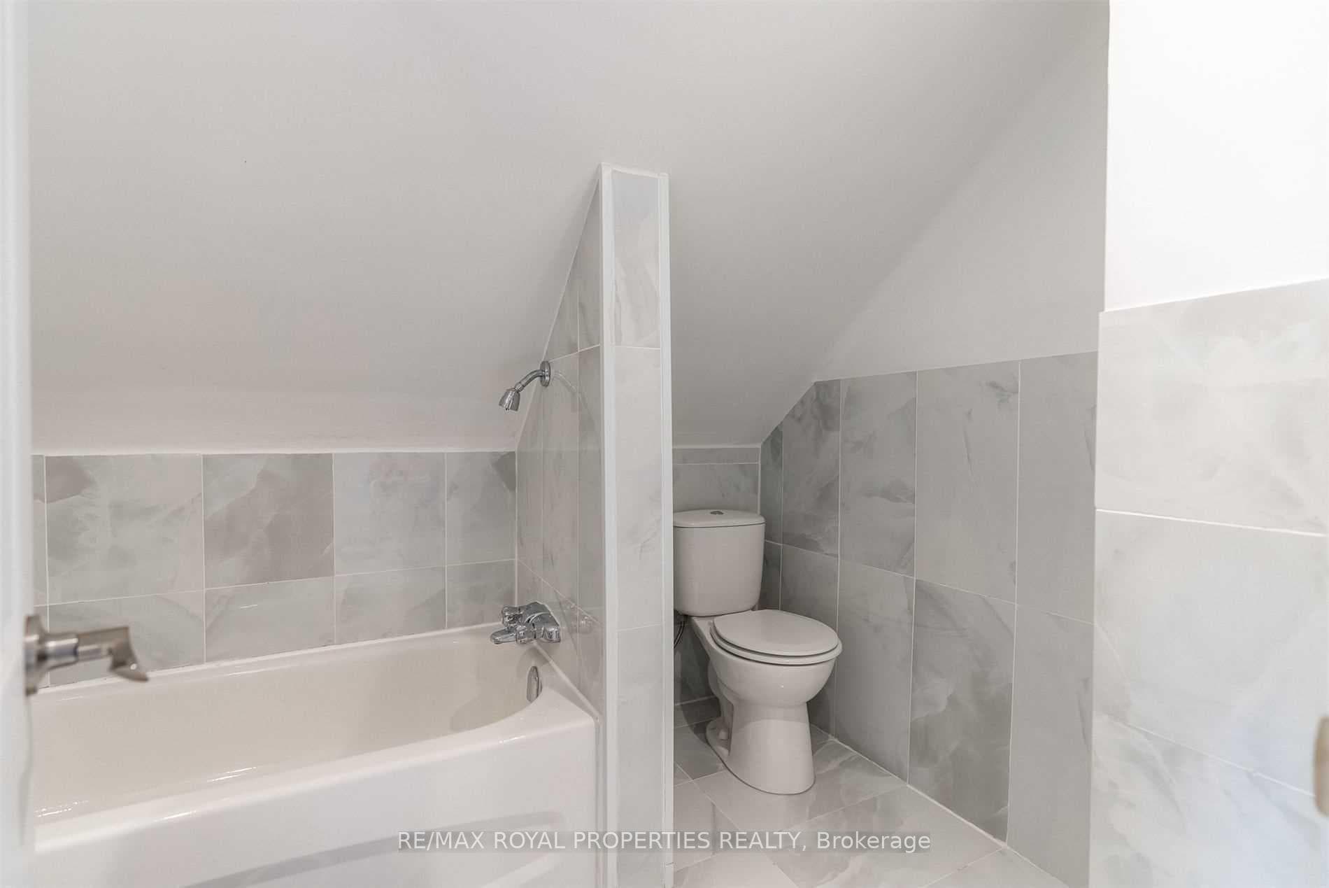 806 King Street photo 17