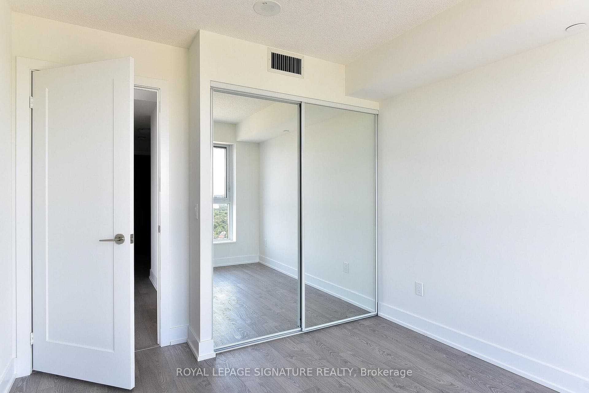 7 Mabelle Avenue Unit 3008 photo 17