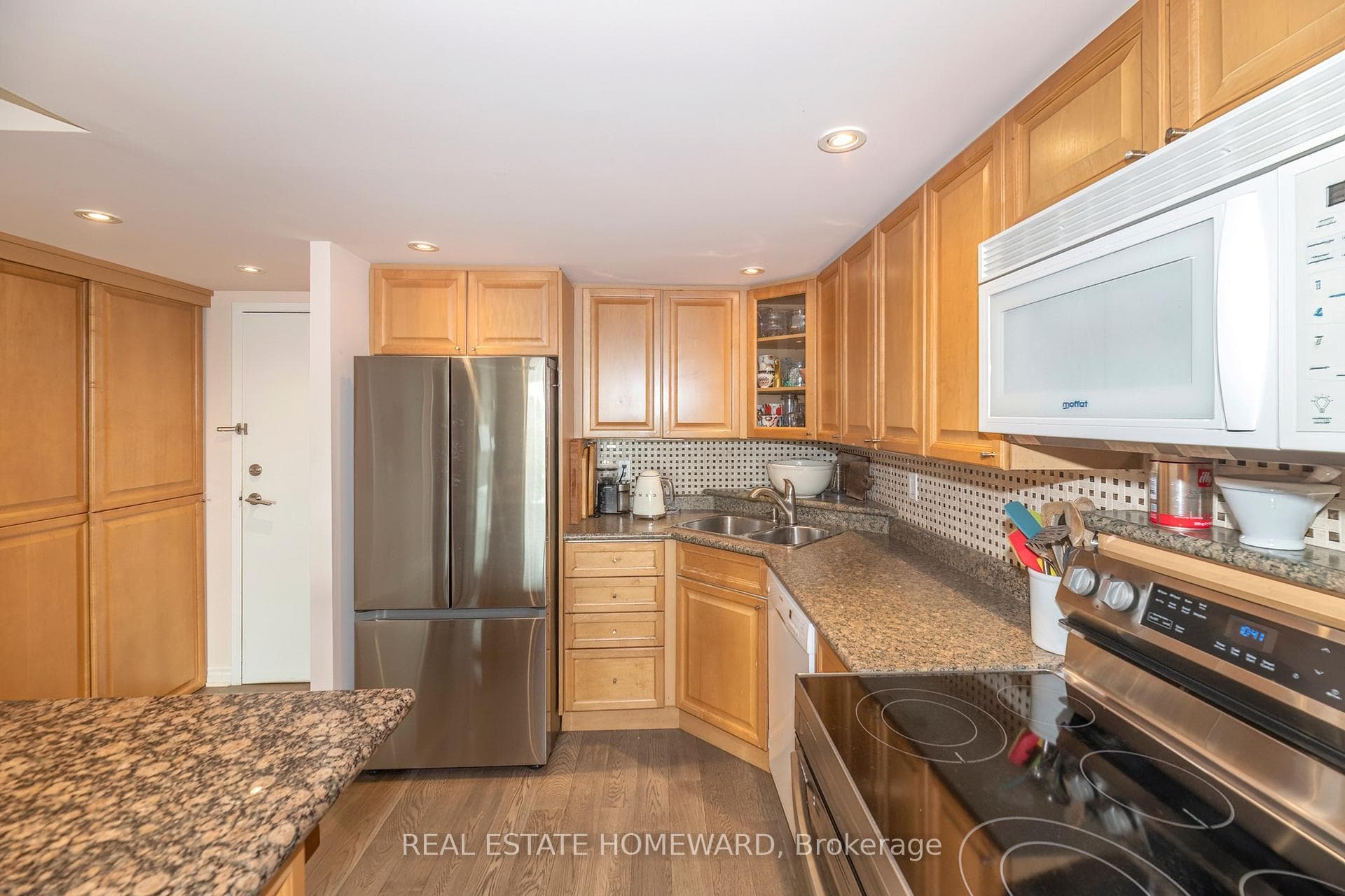 77 Maitland Place Unit 615 photo 5
