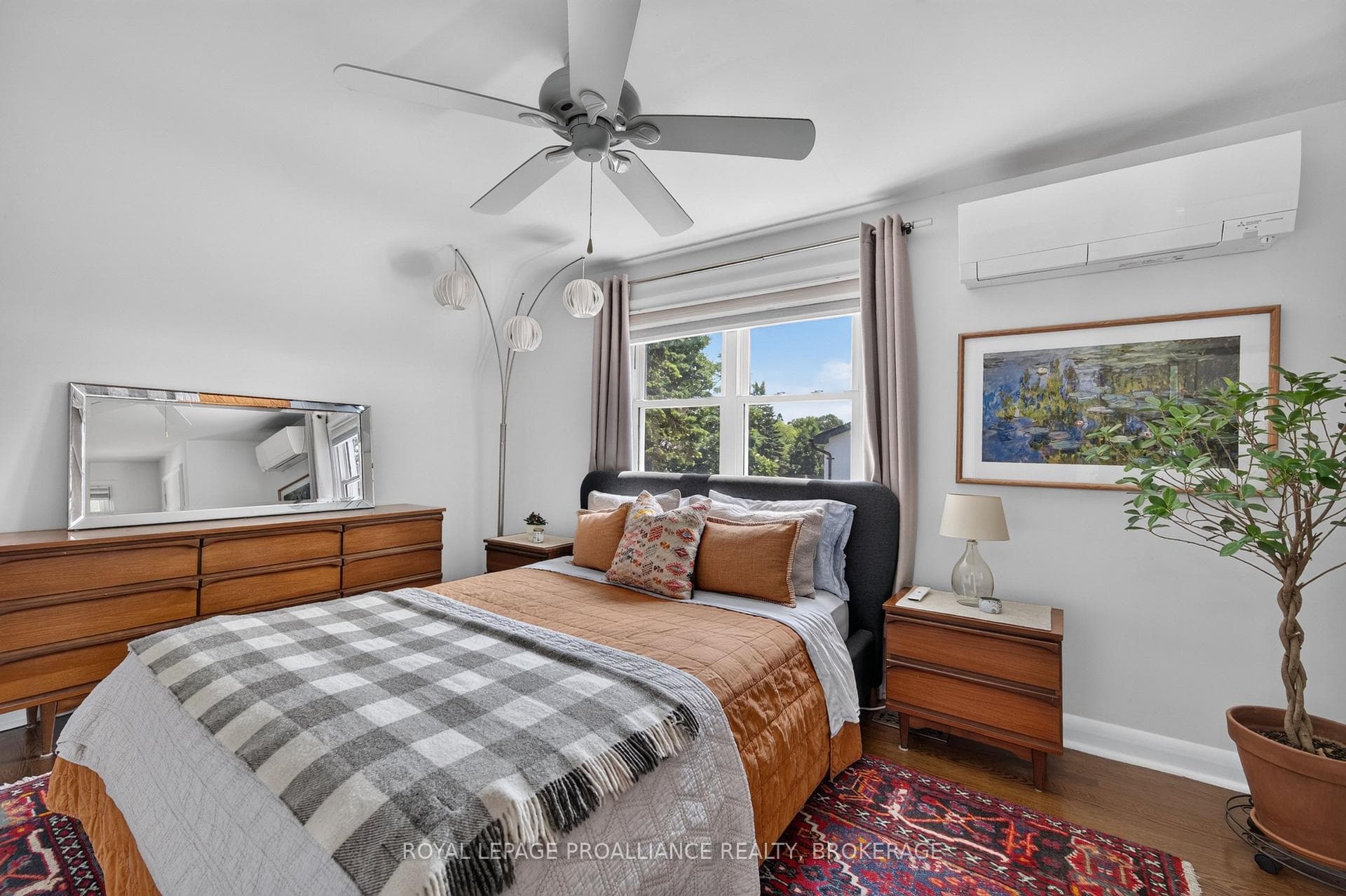 288 Yonge Street photo 17