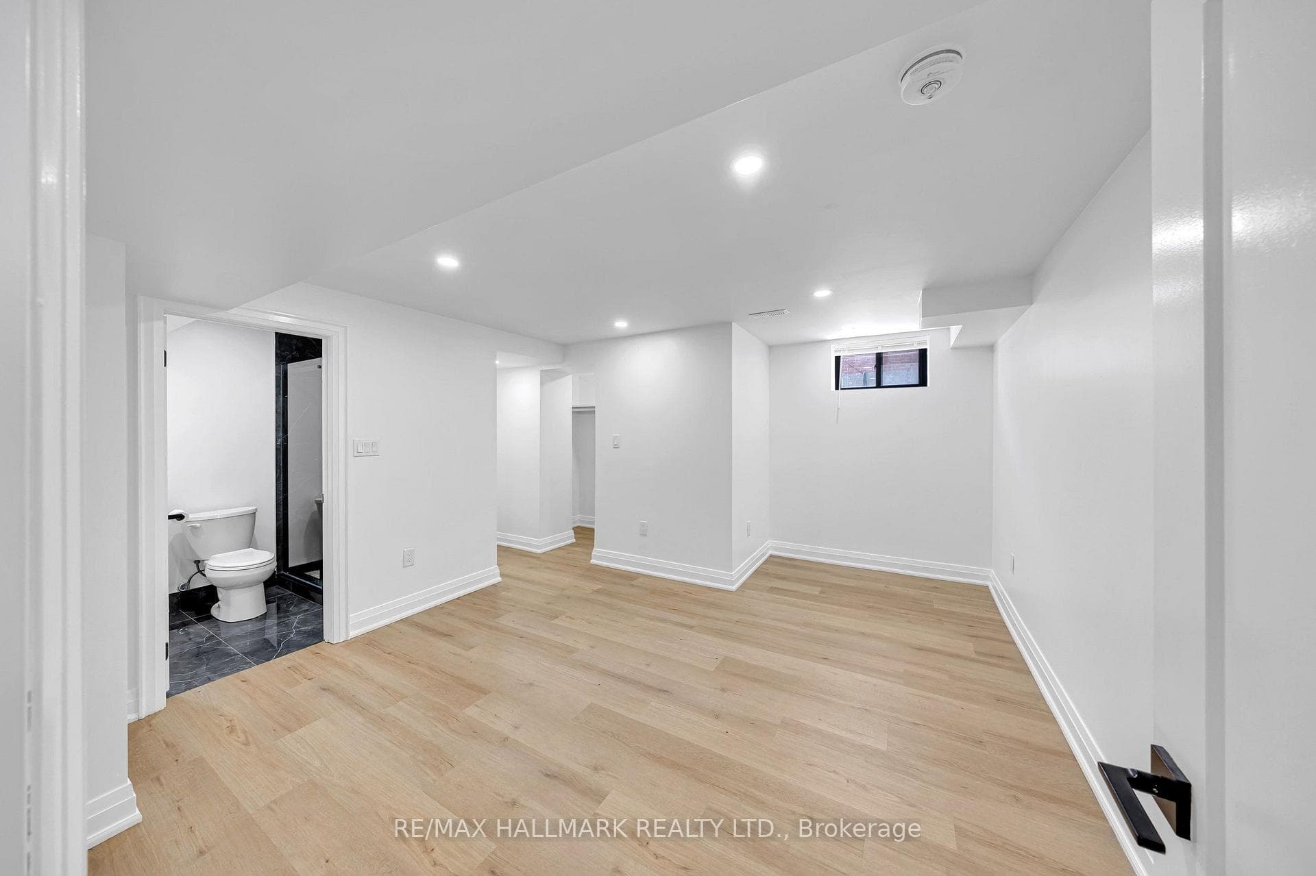 978 Midland Avenue photo 35