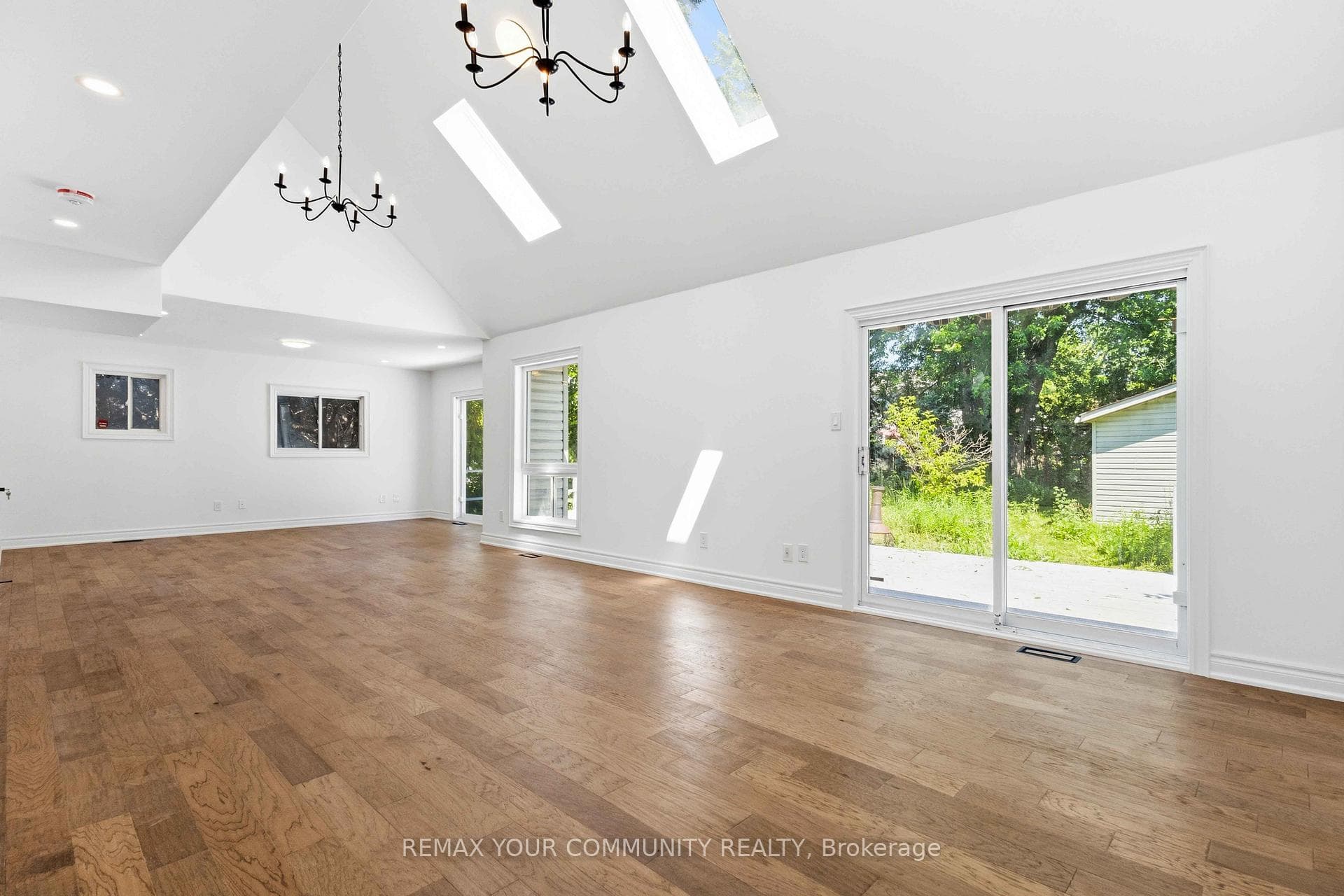 924 Helen Street photo 11