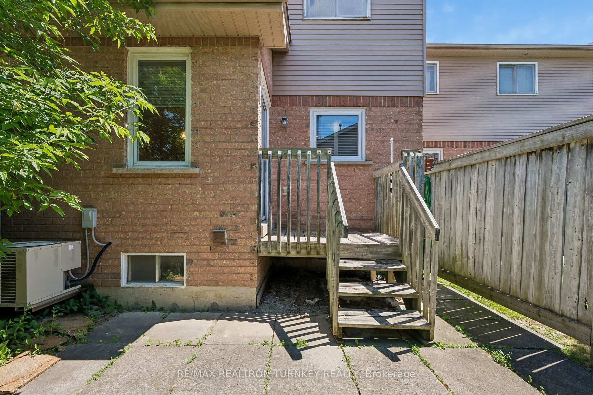 877 Playter Crescent photo 46