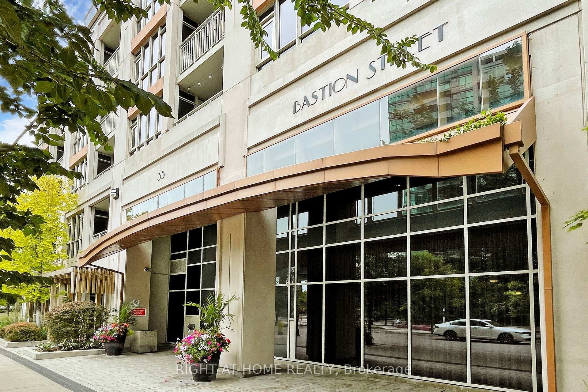 35 Bastion Street Unit 512 photo 2