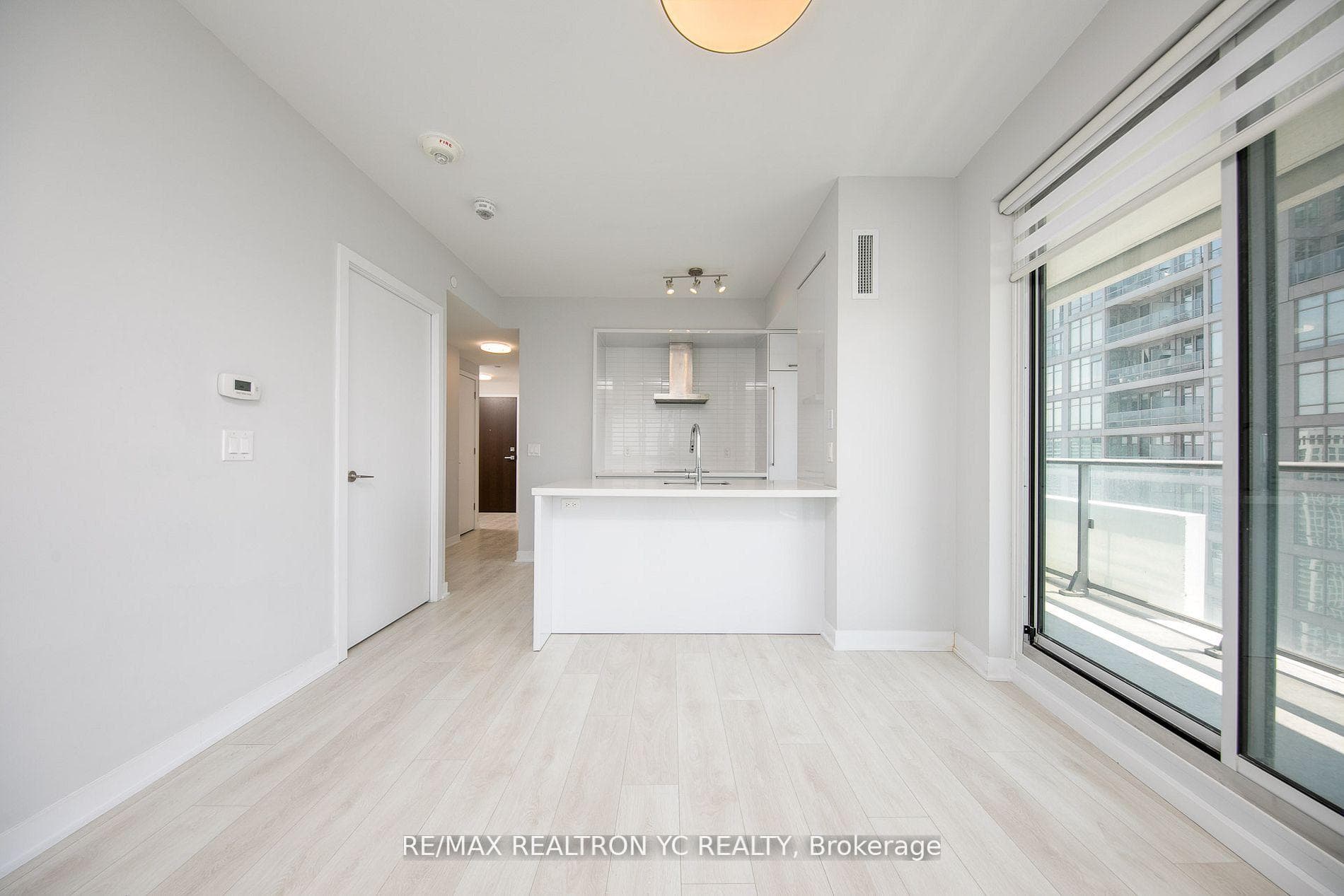 2221 Yonge Street Unit 3708 photo 8