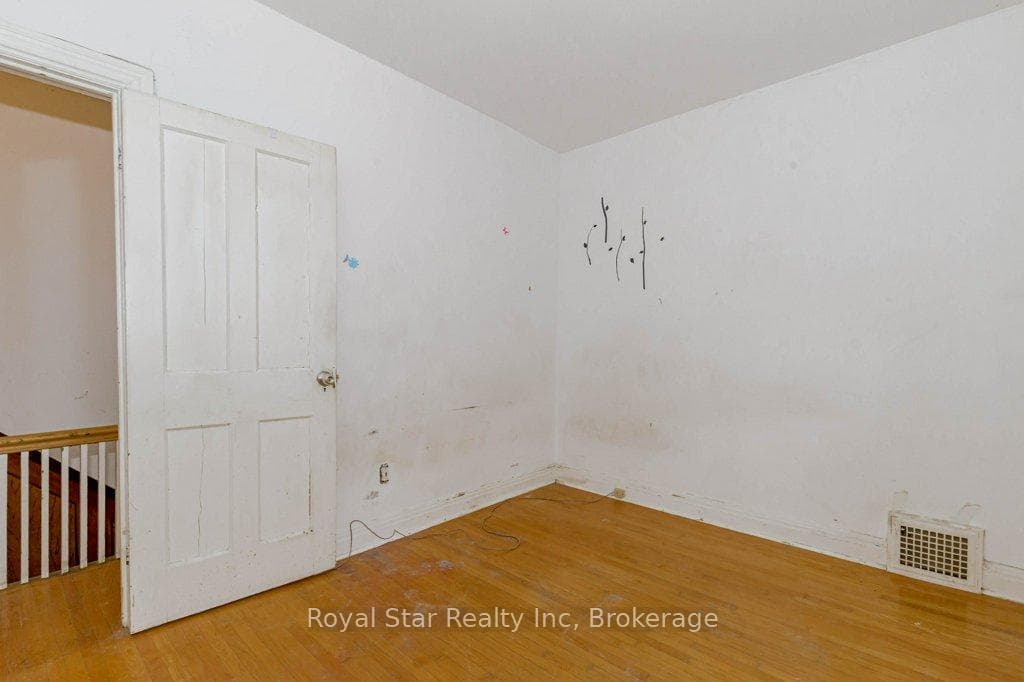 19 Brad Street photo 30