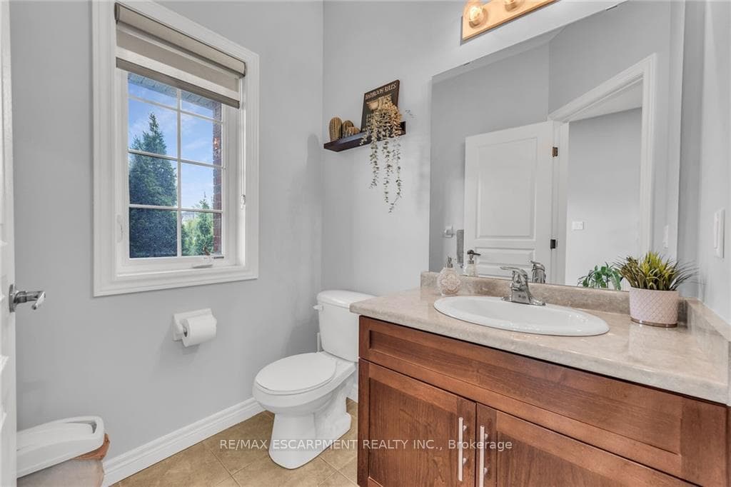 147 Garinger Crescent photo 15