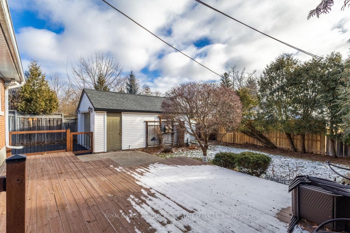 2326 Redfern Road photo 35
