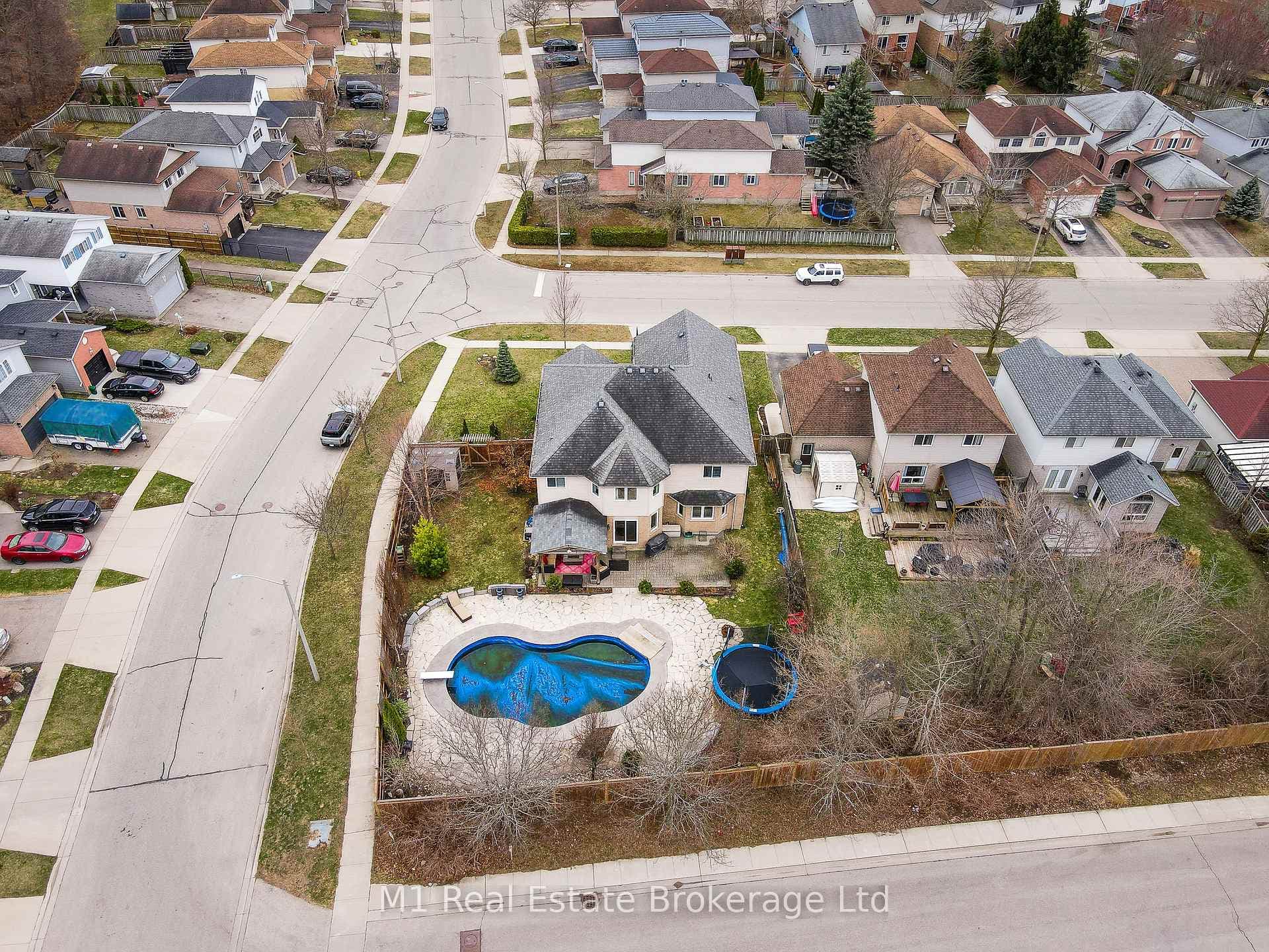 4 Endeavour Drive photo 3