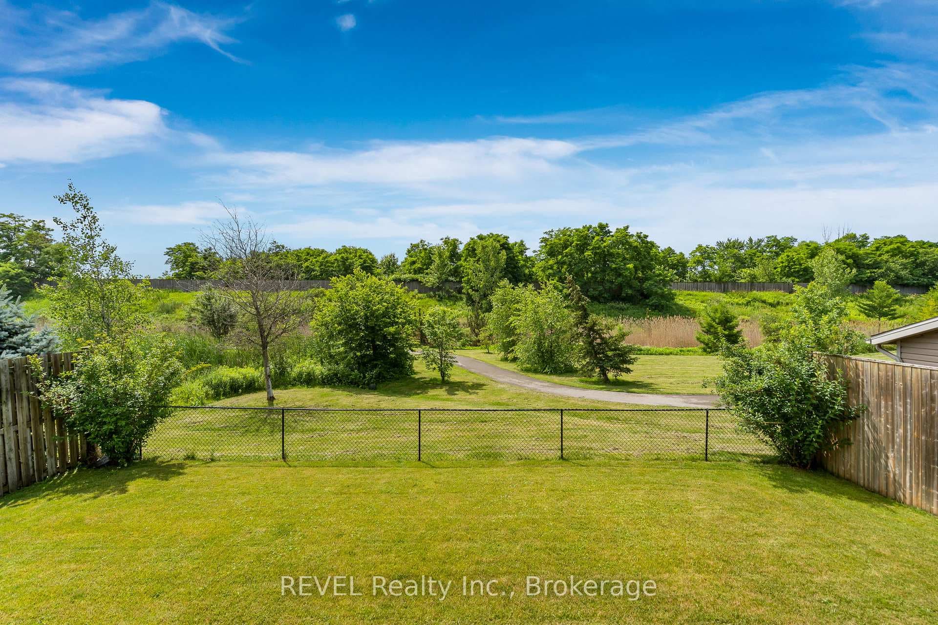 9208 Hendershot Boulevard photo 39