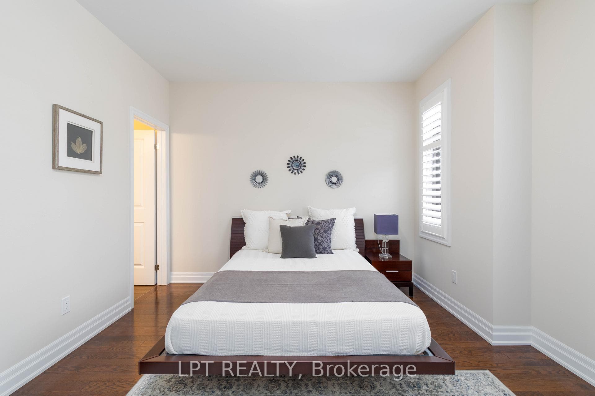 113 Burns Boulevard photo 27