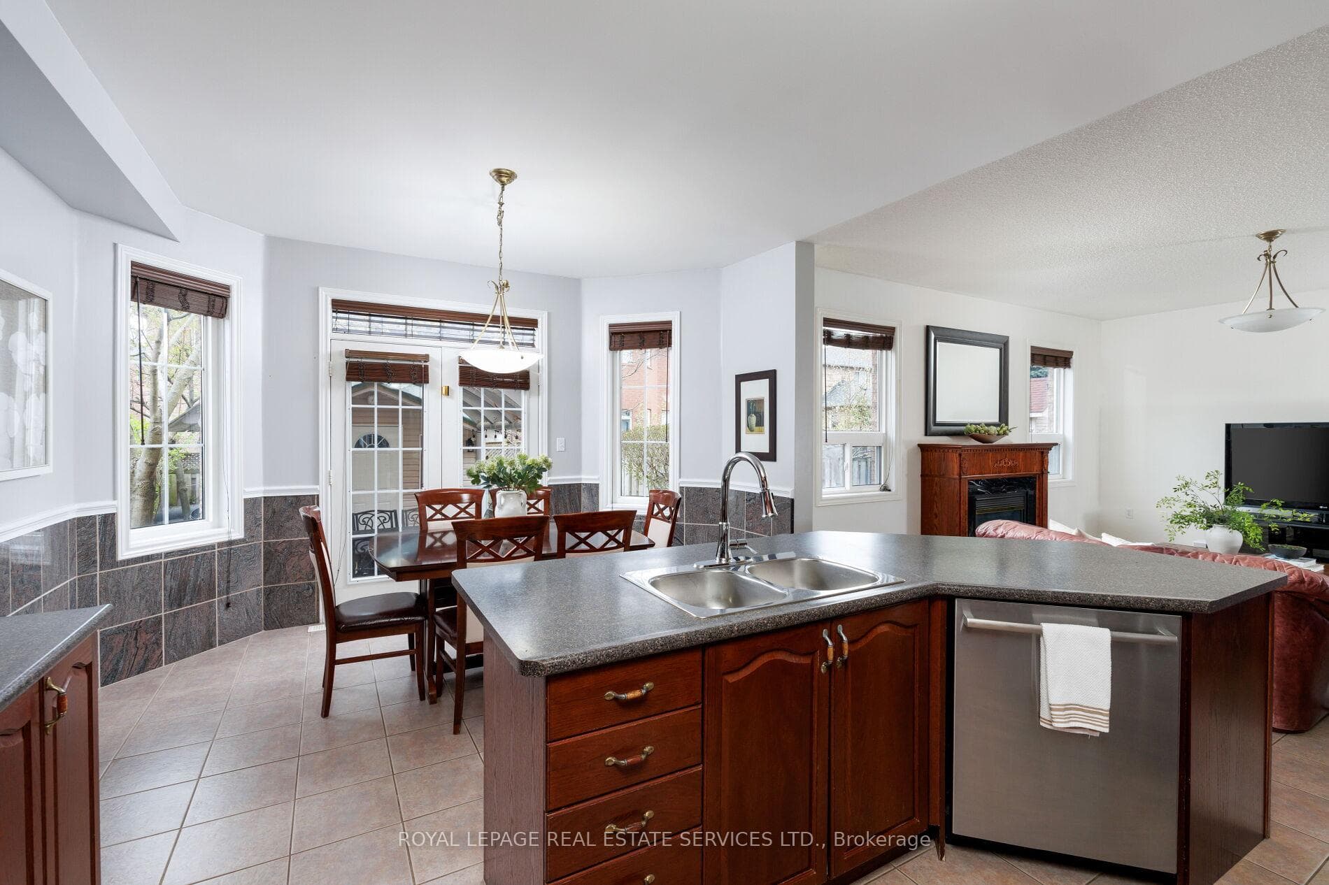 2252 Foxfield Road photo 15