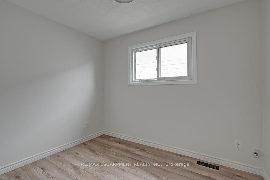 7 Garside Avenue Unit Main photo 23
