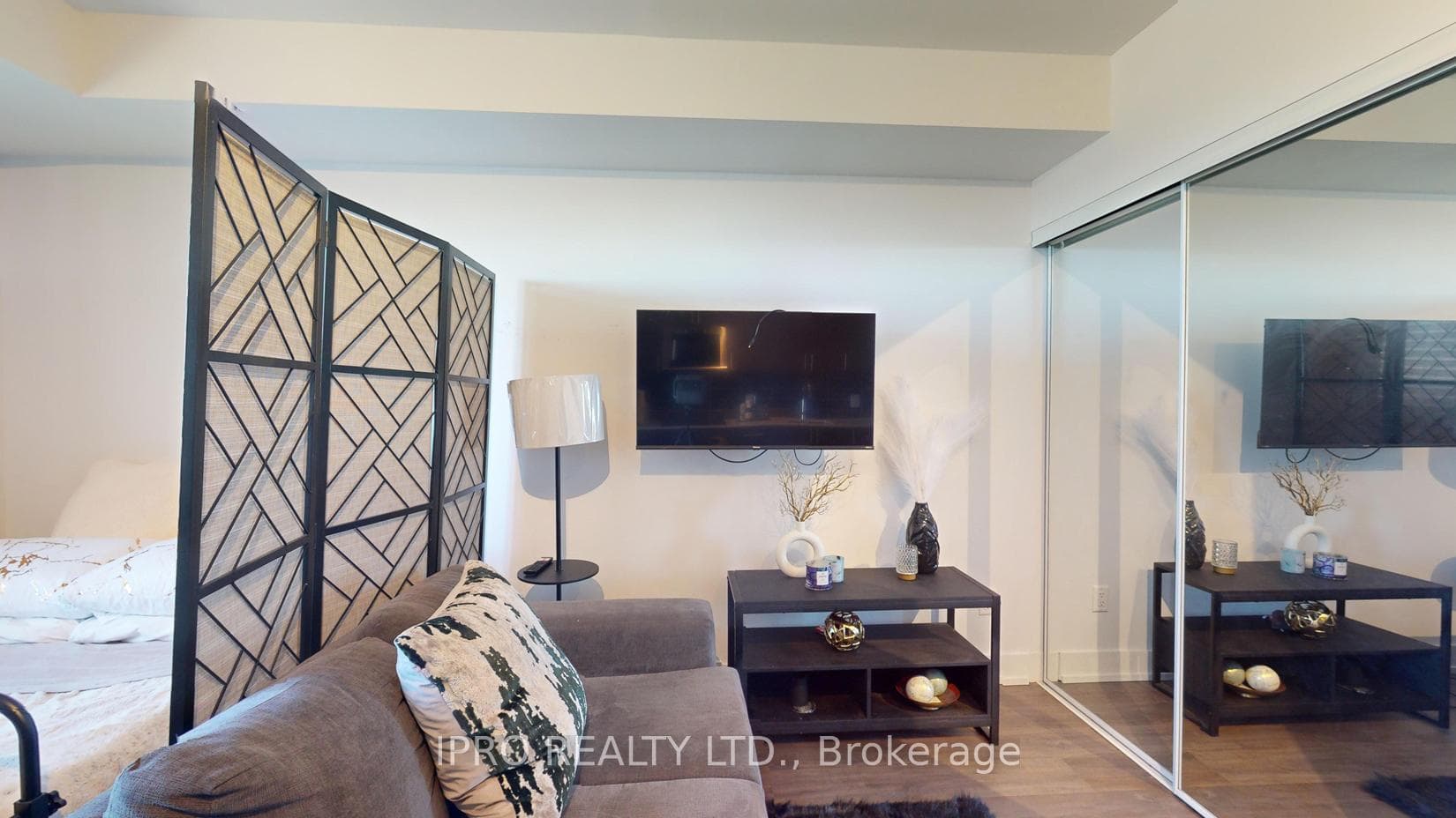 2550 Simcoe Street Unit 2019 photo 24