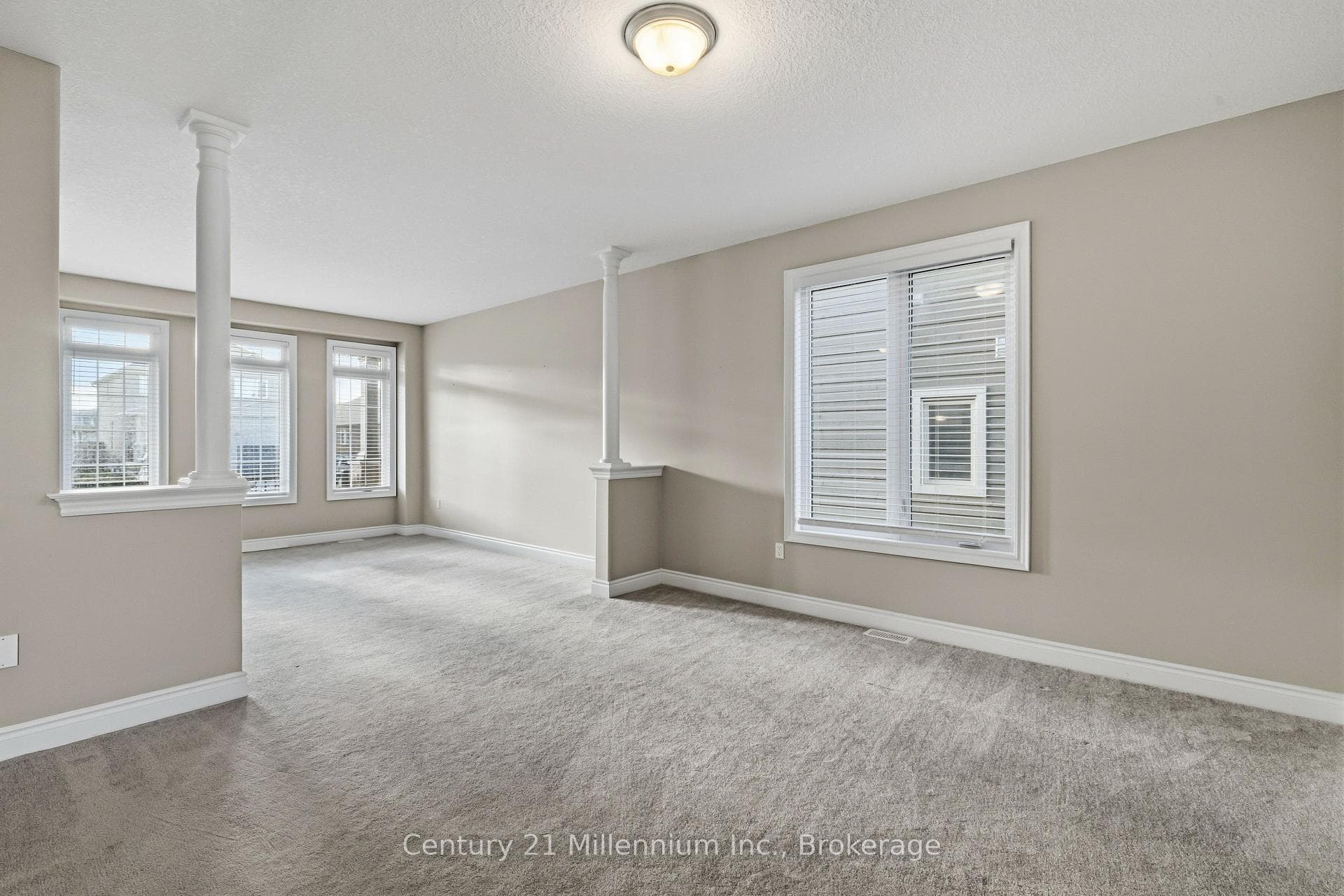 54 Lockerbie Crescent photo 8