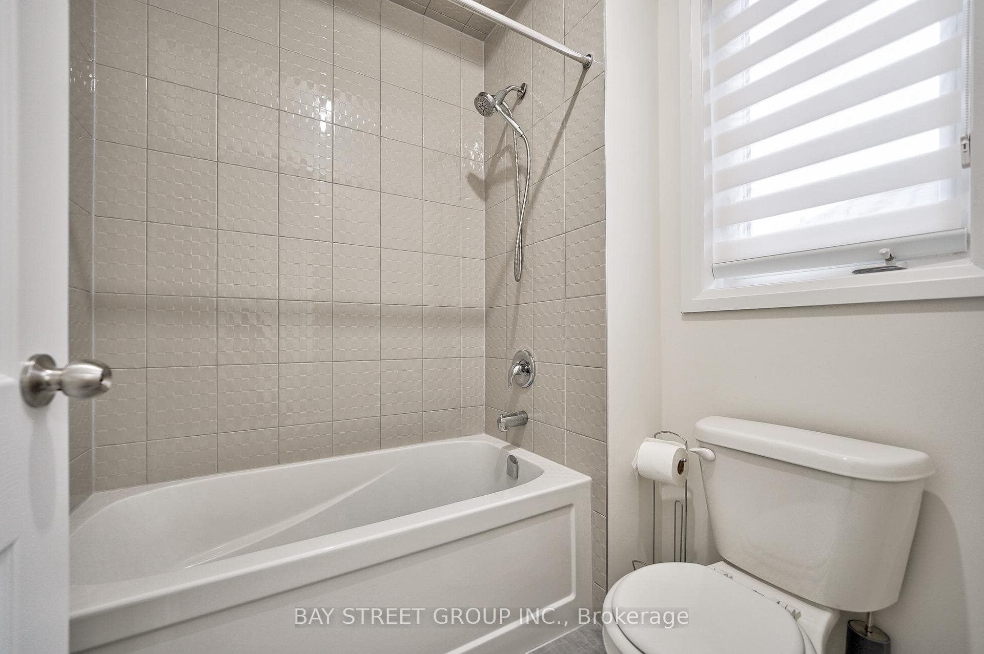 17 THOMPSON Way photo 31