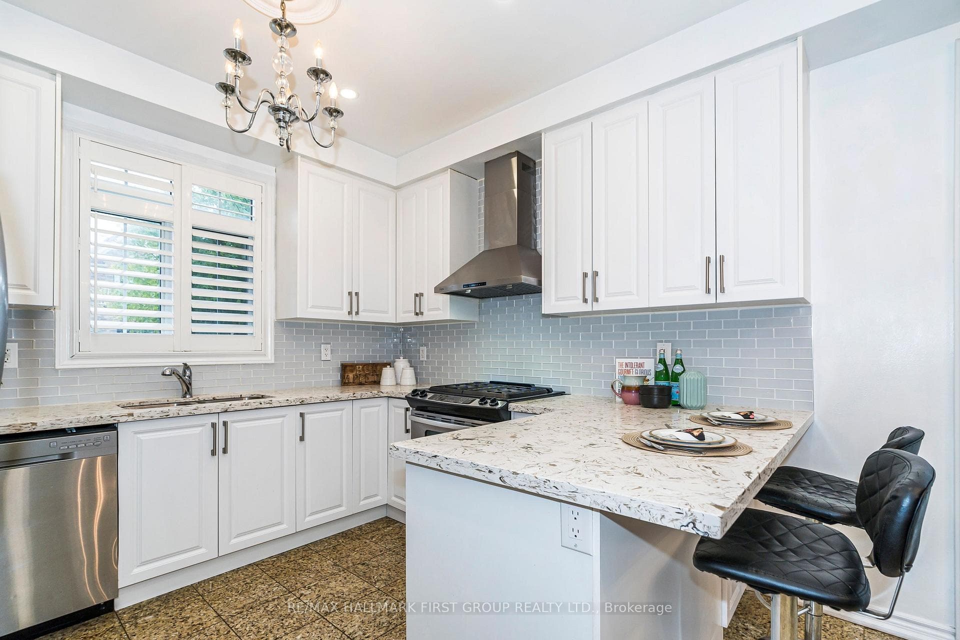 18 Kirk Avenue photo 9